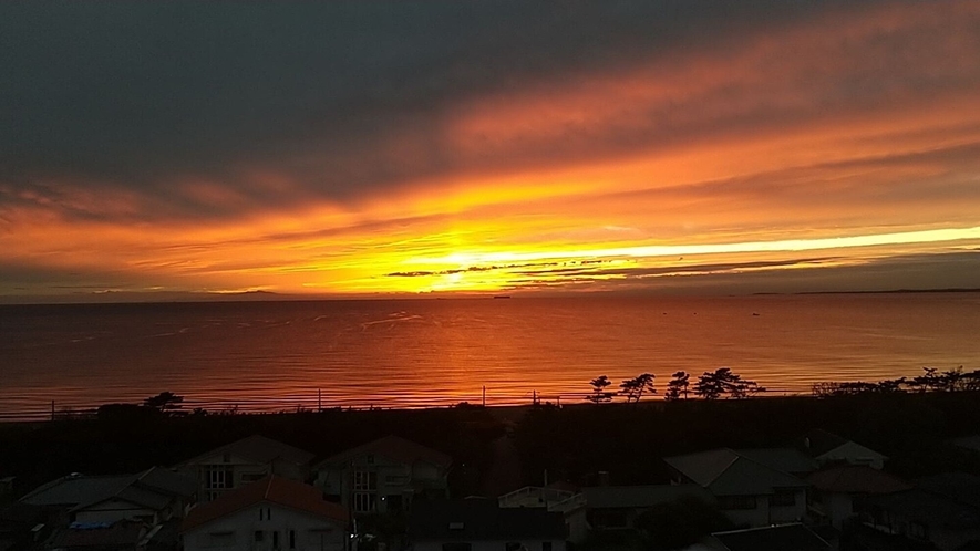 部屋から眺める夕焼け