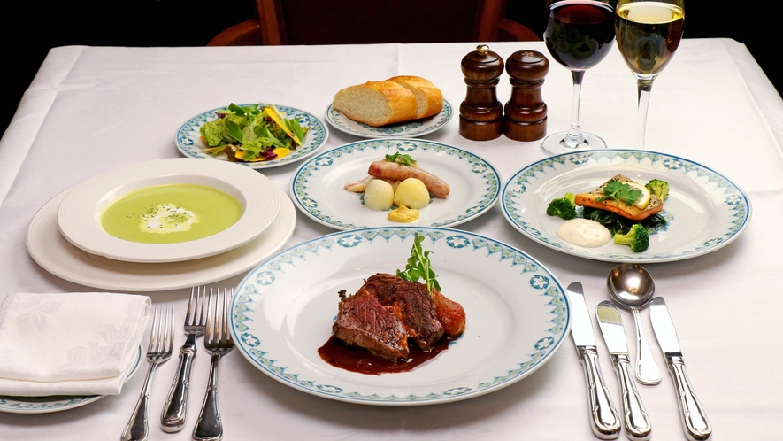 ◆夕食、春夏のお料理一例　オーナーこだわりのワインと洋風フルコースディナー。
