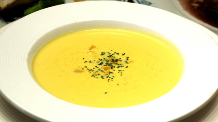 ◆夕食、お料理一例　自家畑のコーンスープ