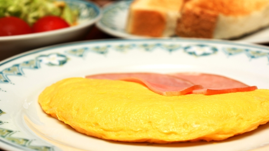 ◆焼きたてパンにオムレツ、スープなどフレッシュな洋朝食。