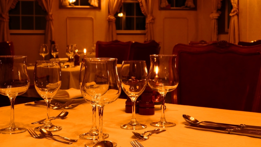 ◆シックなレストランで、オーナーオススメワインを傾けながら大人な夜を。