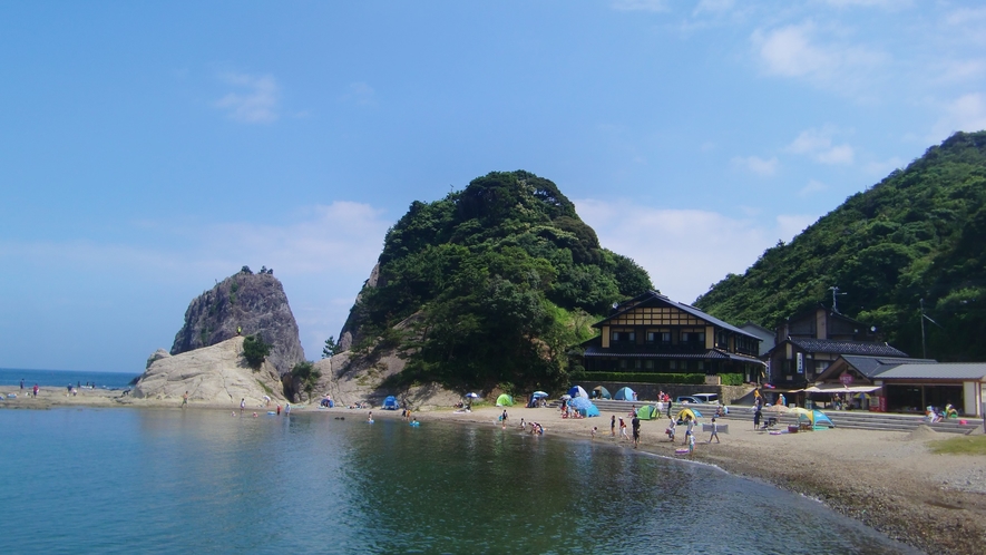 夏の海水浴だけでなく気候のいい時期は磯遊びができます