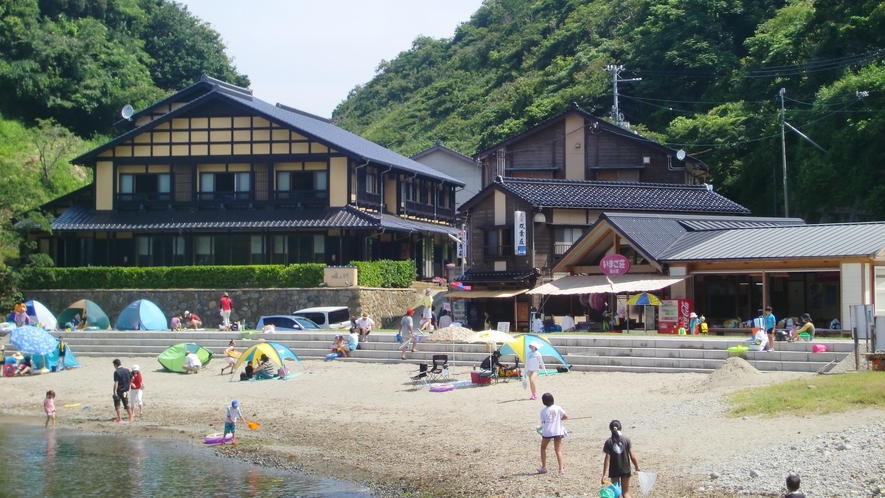 目の前は今子浦海水浴場