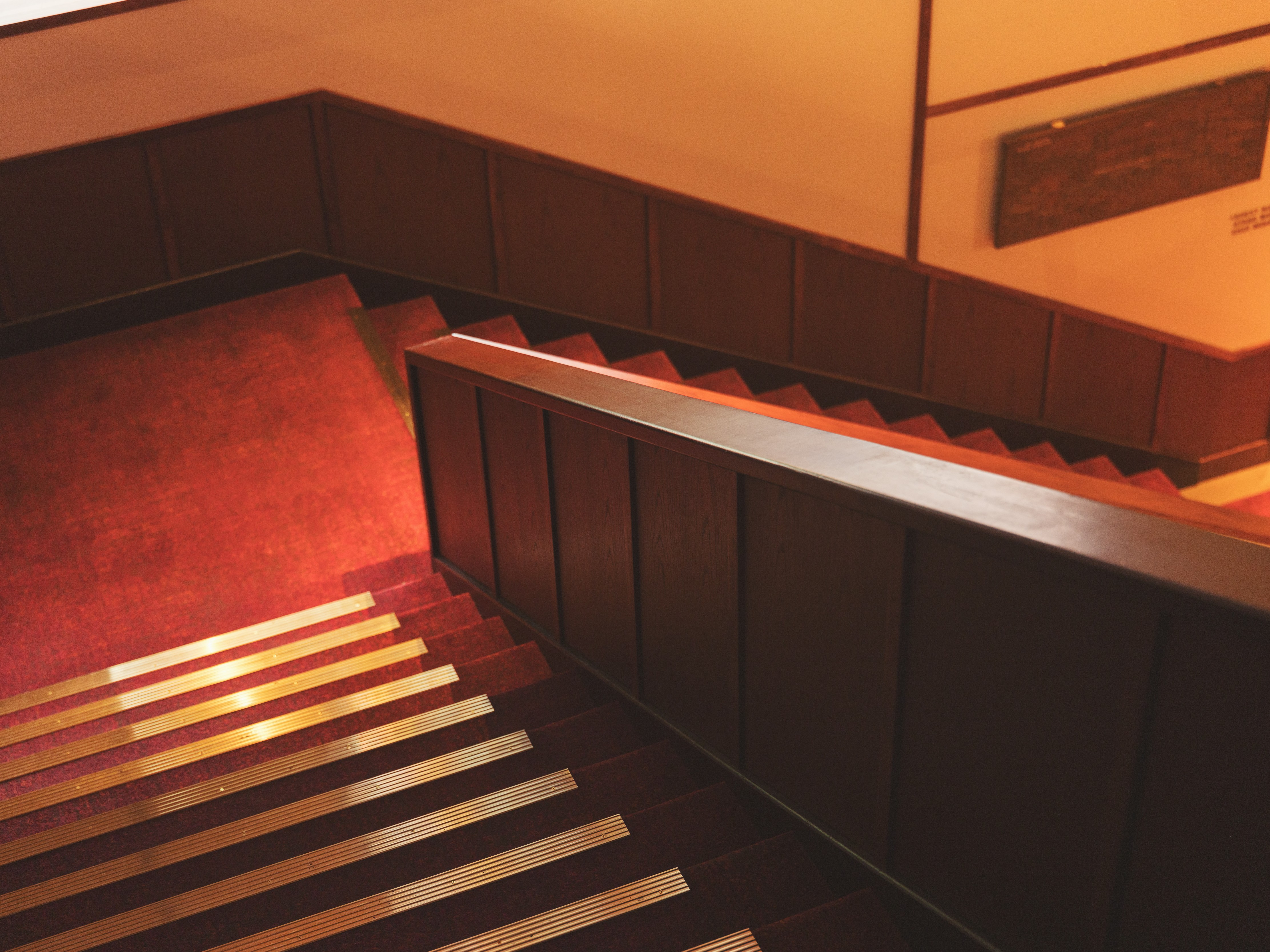 アルプス館階段