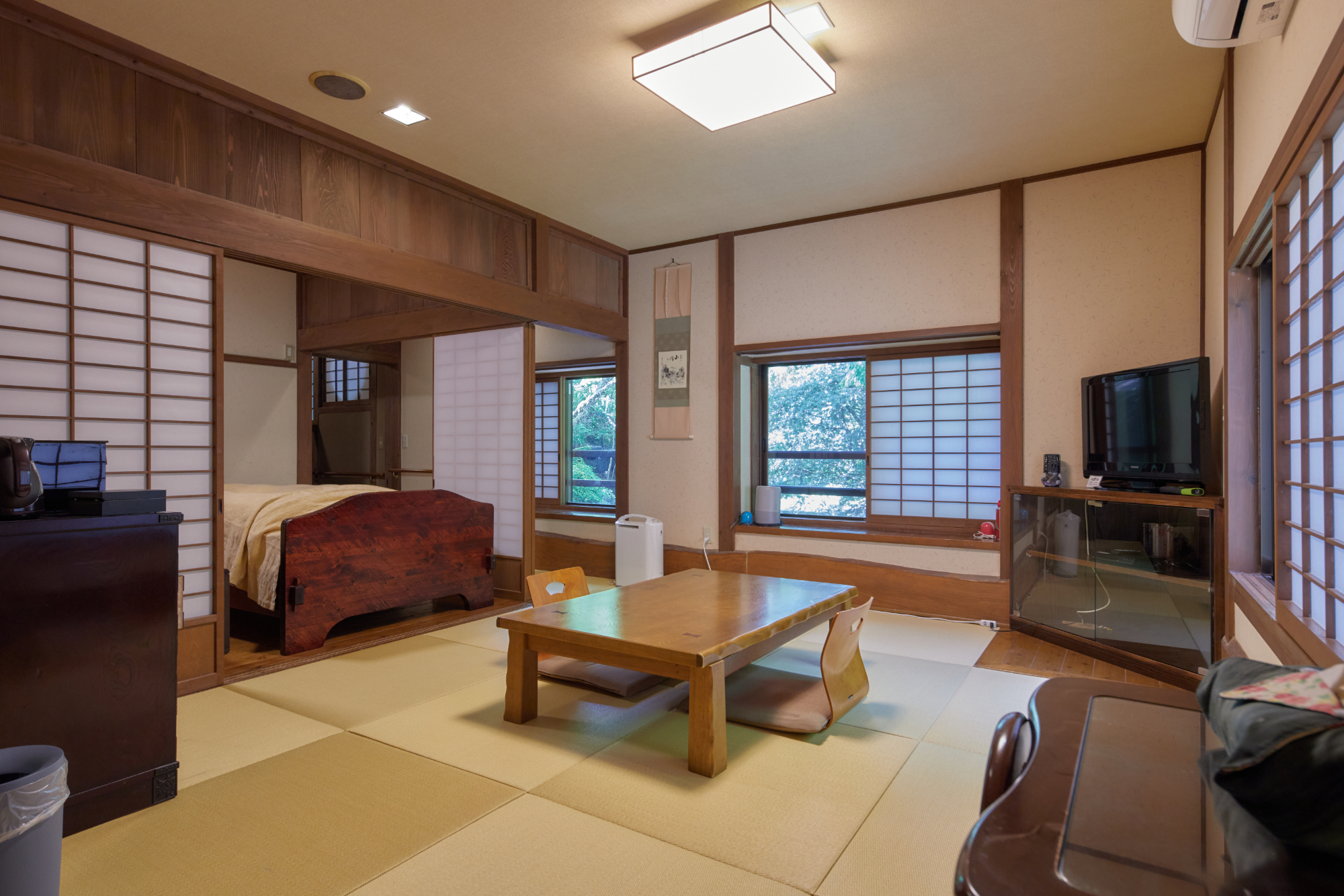 【離れ_準客室】和室・寝室・露天岩風呂（渓流沿い）