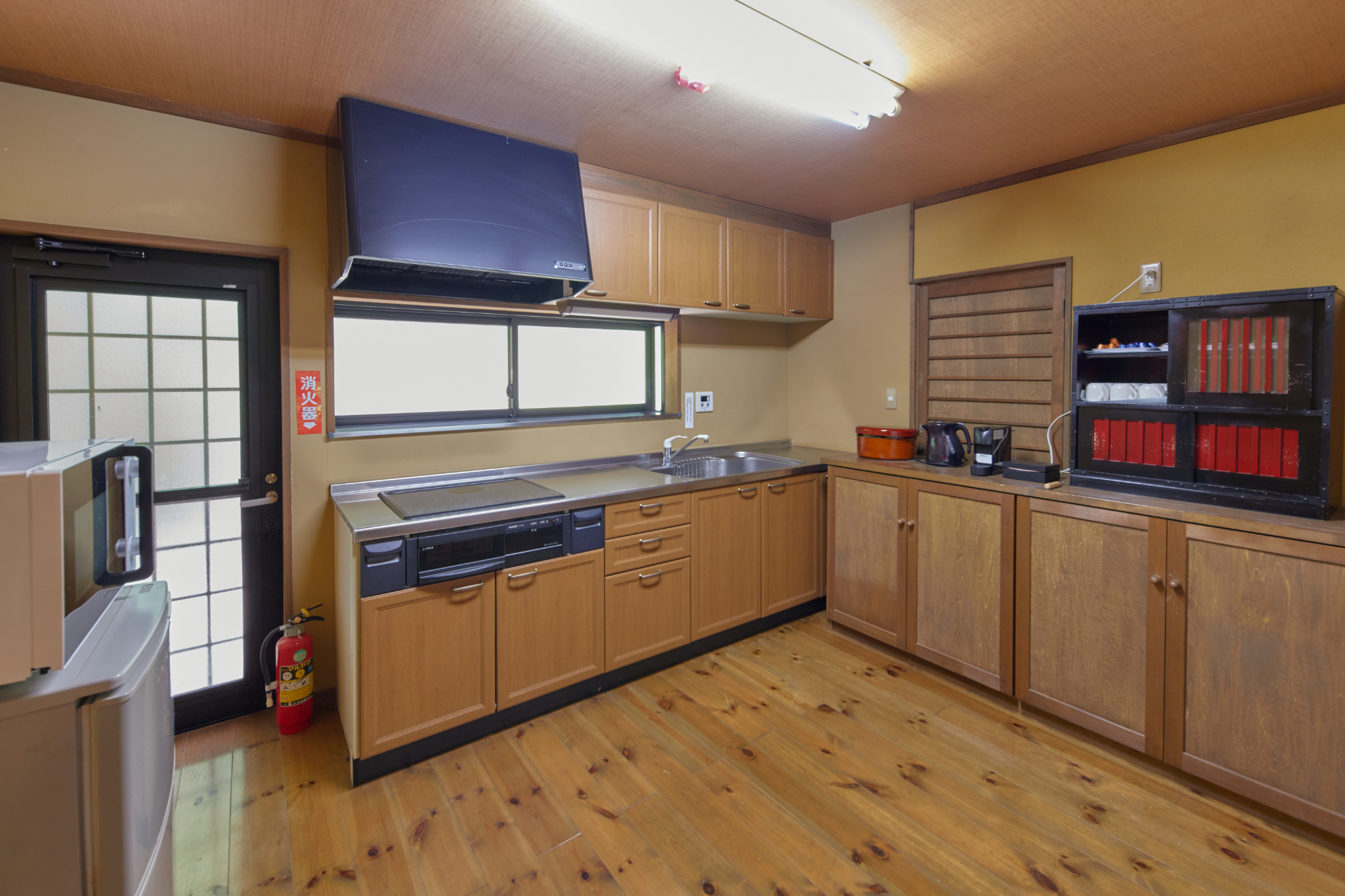 【離れ_メゾネット】和室4間・リビング・岩露天風呂・内湯