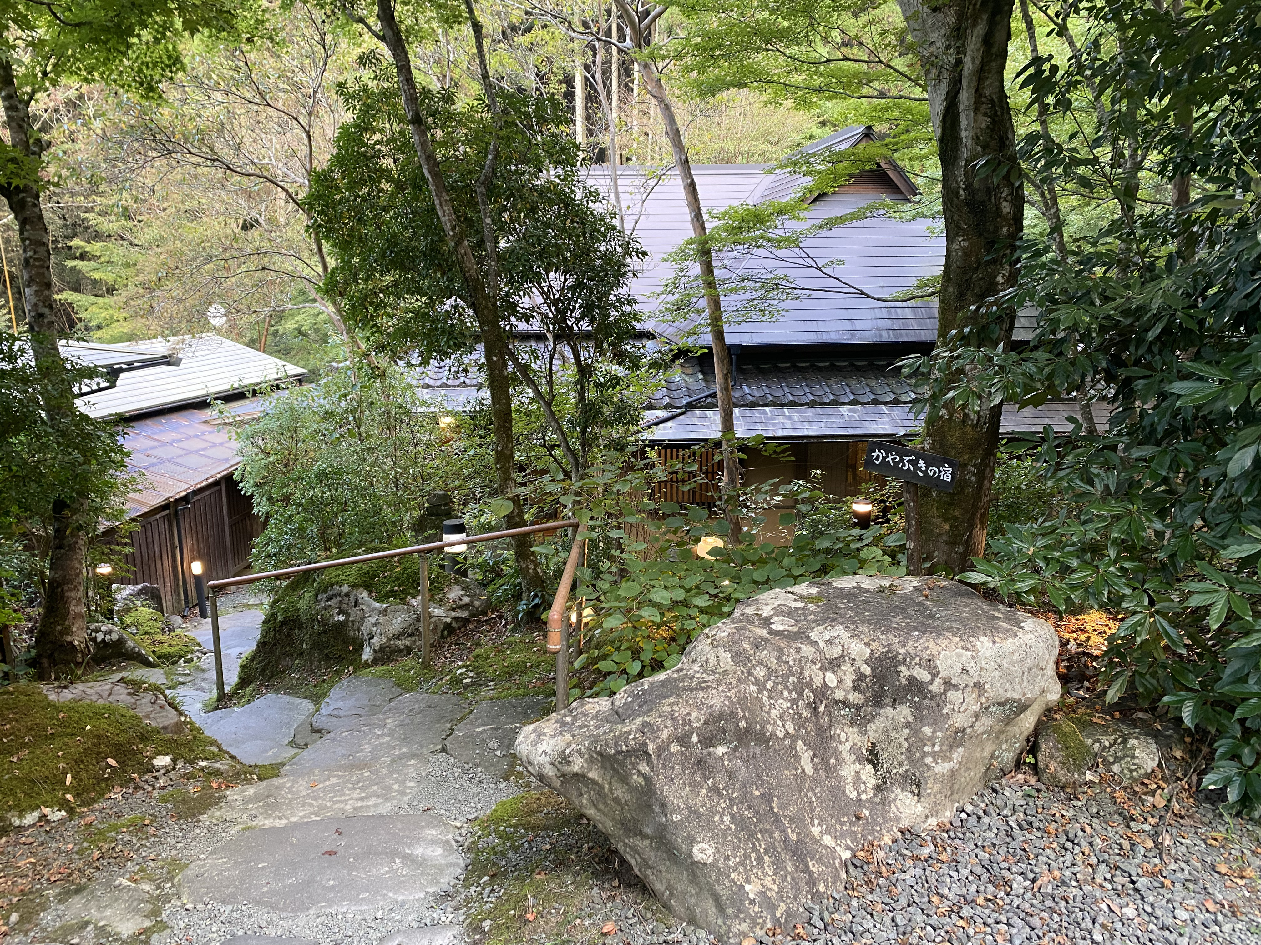 【離れ_特別室】和室・リビング・寝室・露天岩風呂（渓流沿い）