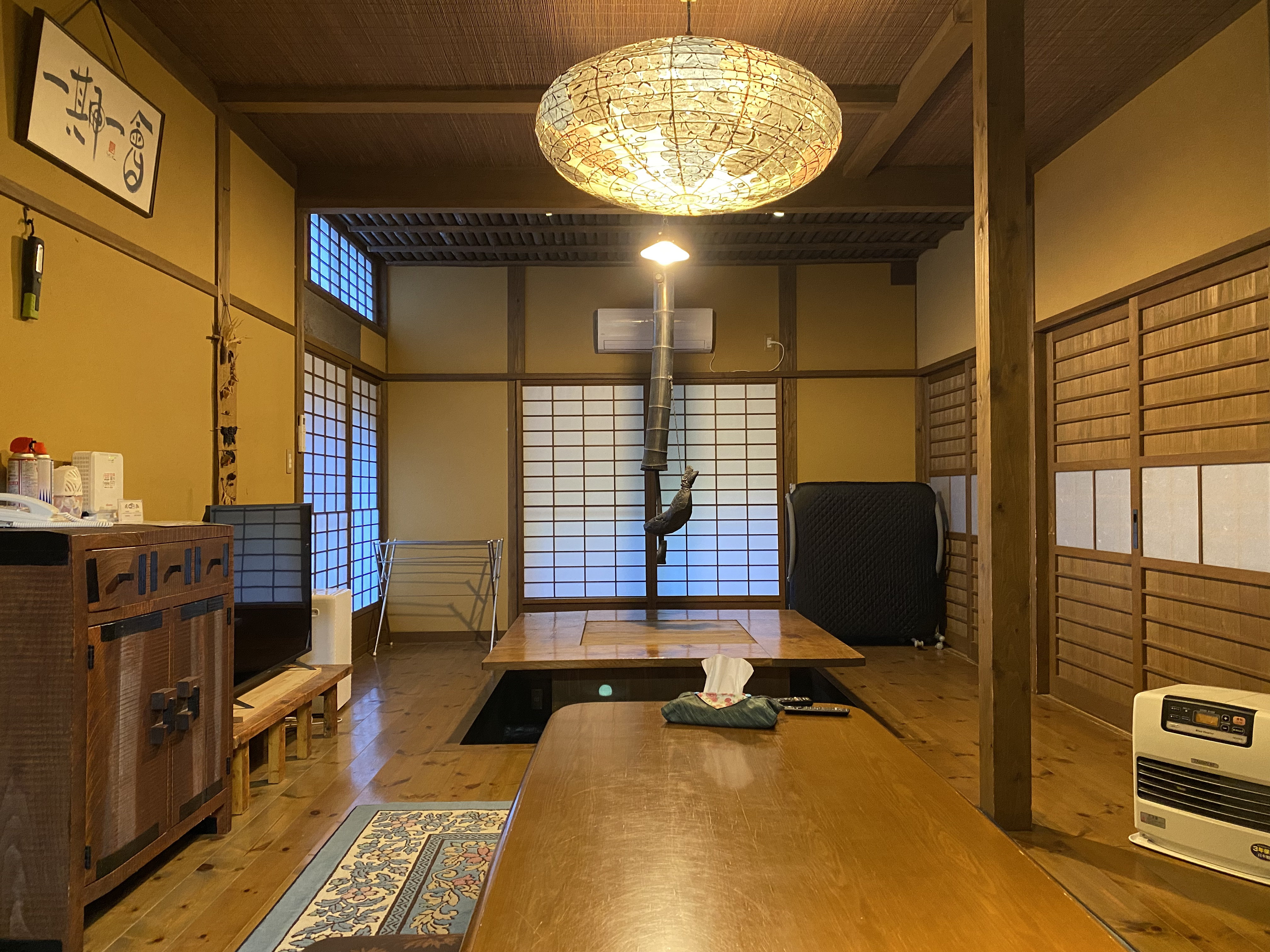 【離れ_メゾネット】和室4間・リビング・岩露天風呂・内湯