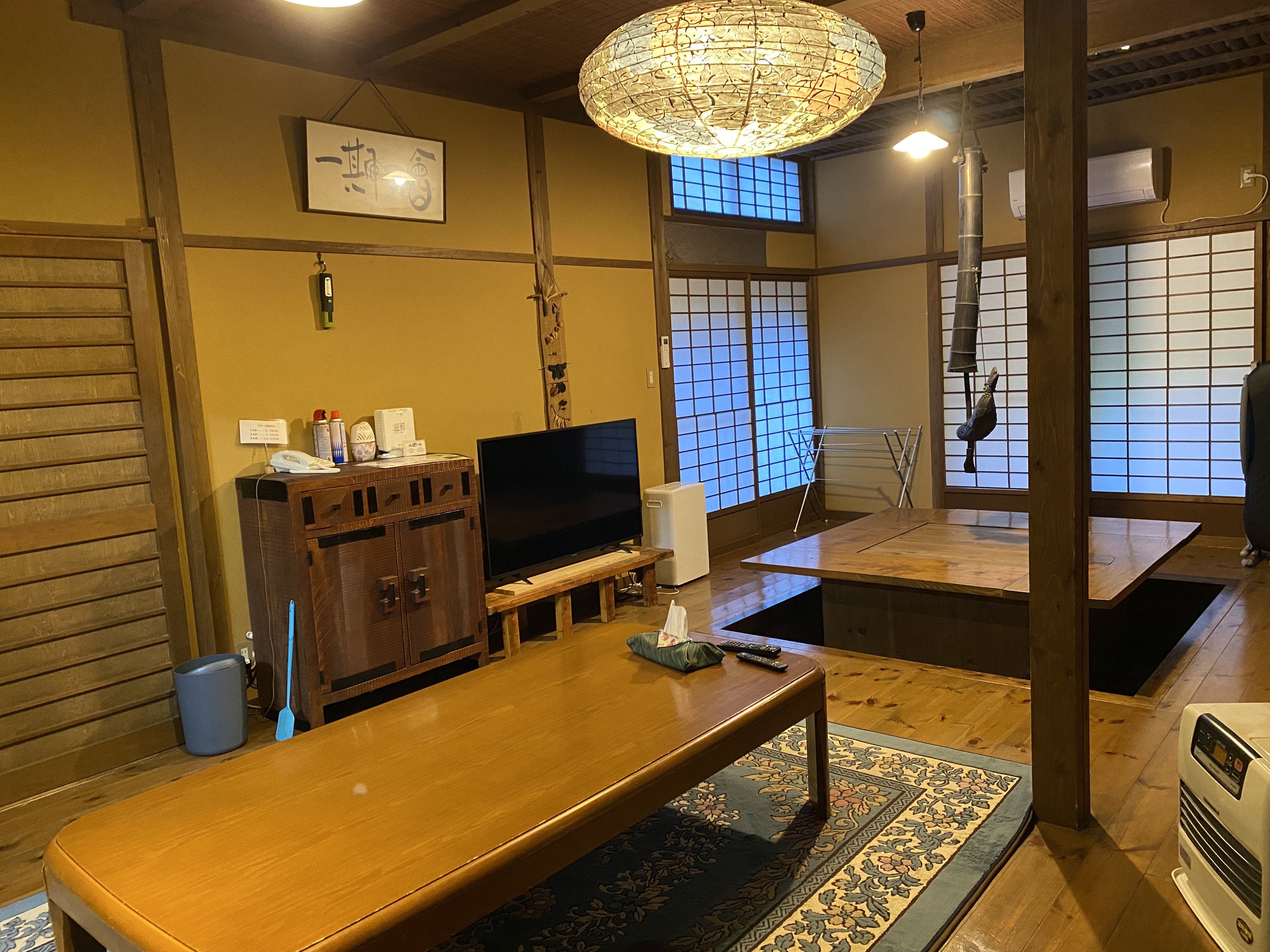 【離れ_メゾネット】和室4間・リビング・岩露天風呂・内湯