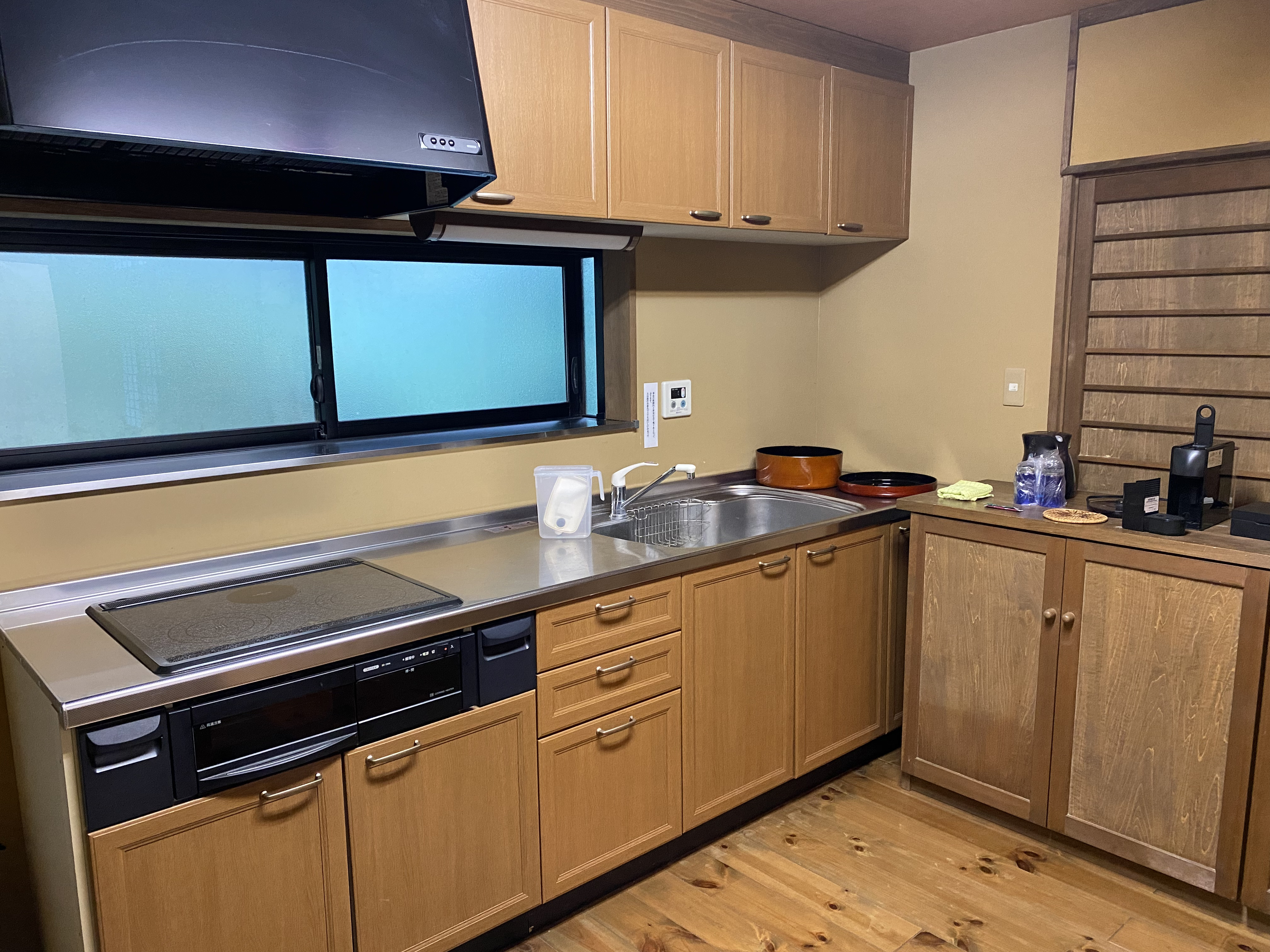 【離れ_メゾネット】和室4間・リビング・岩露天風呂・内湯