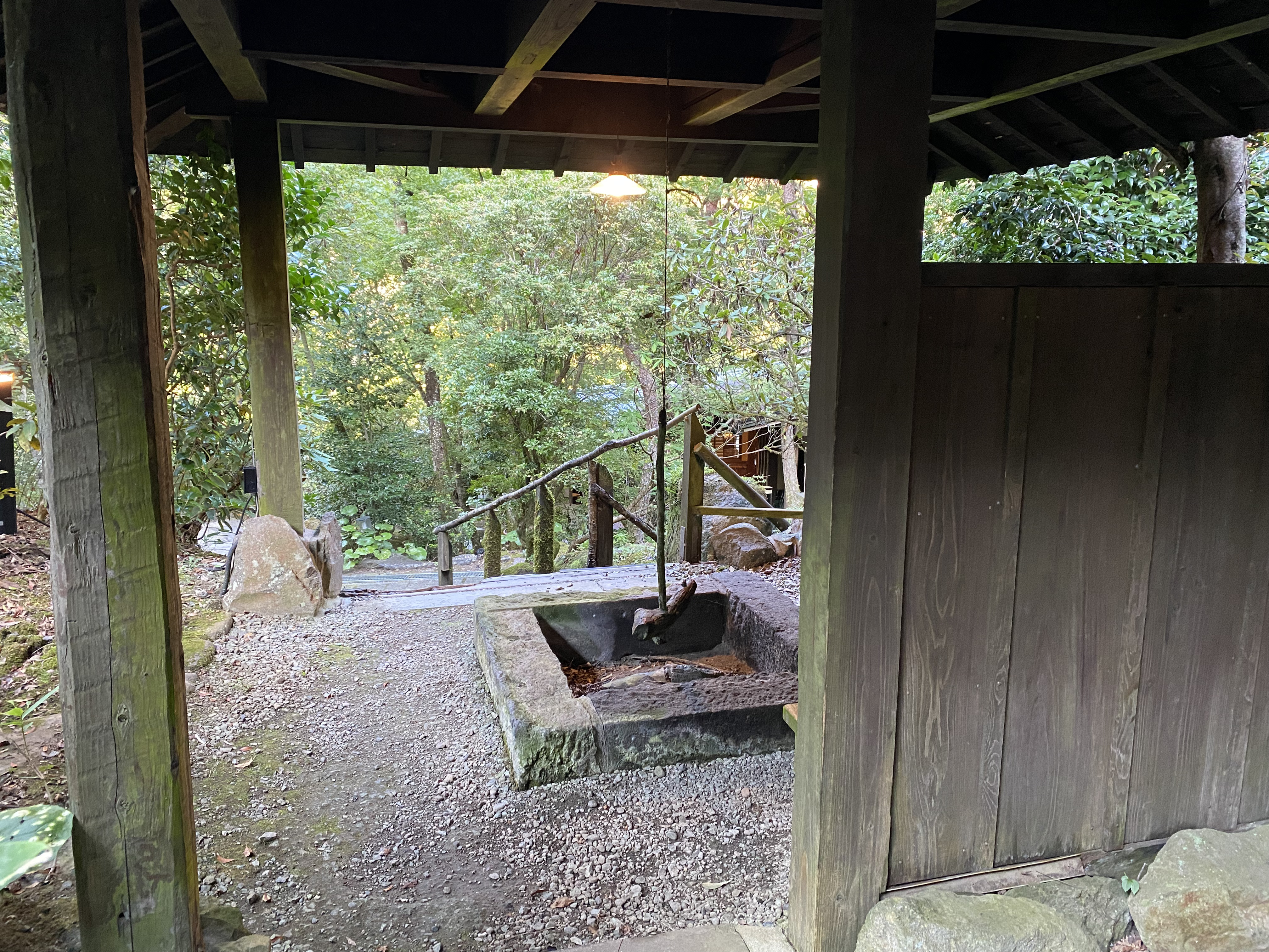 【離れ_メゾネット】和室4間・リビング・岩露天風呂・内湯