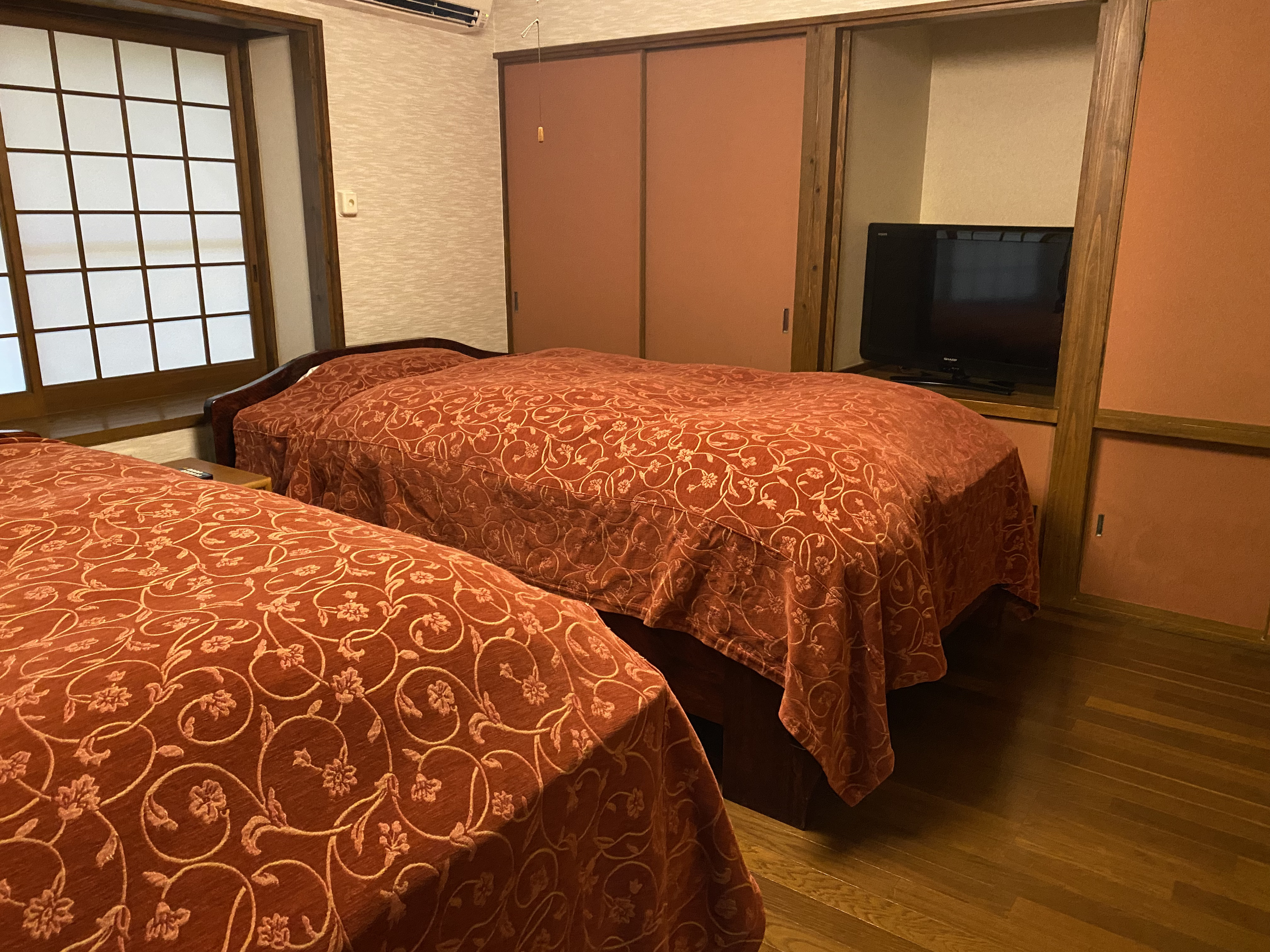 【離れ_特別室】和室・リビング・寝室・露天岩風呂（渓流沿い）