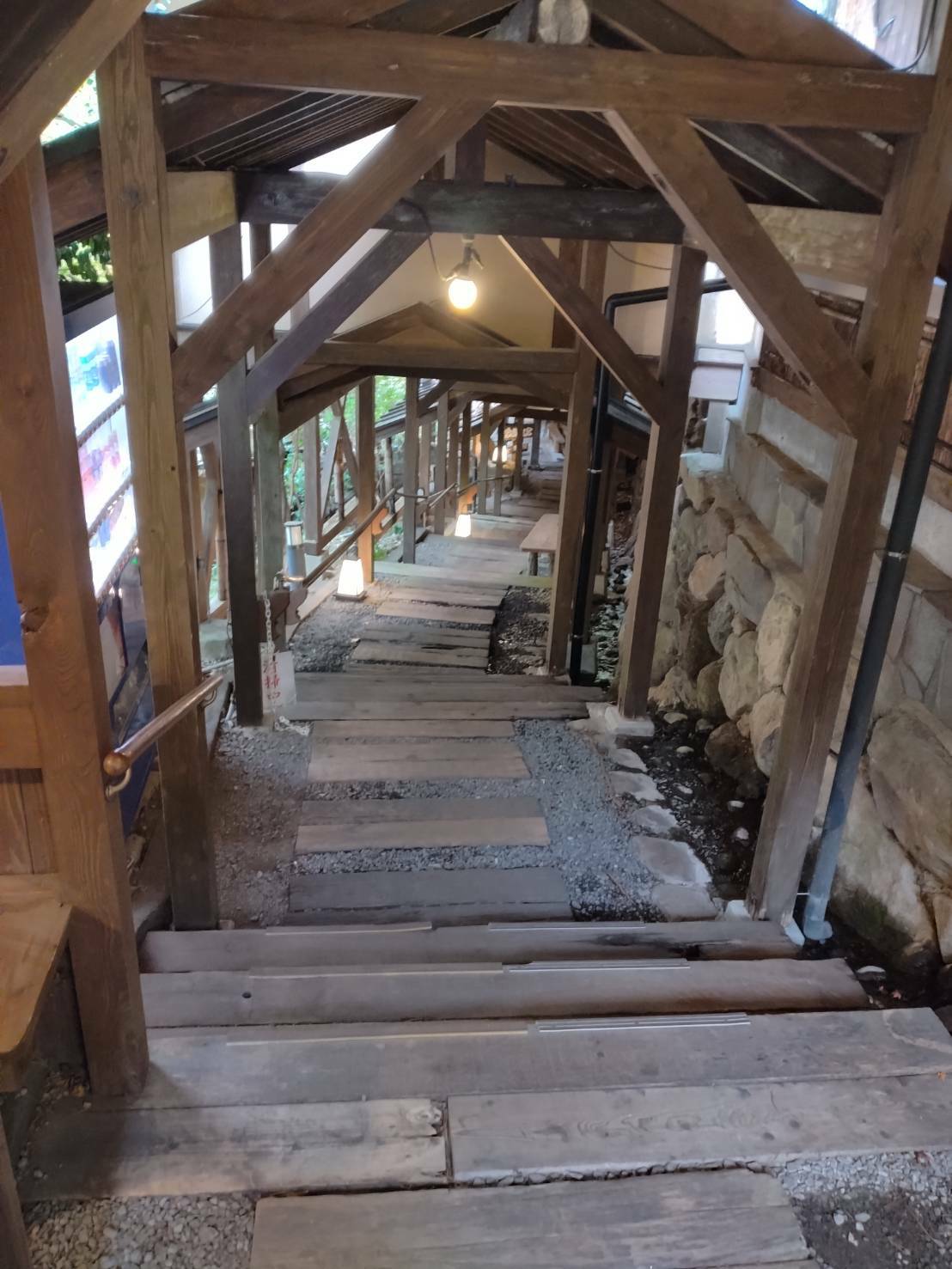 大浴場までの道のり（※階段がございます）