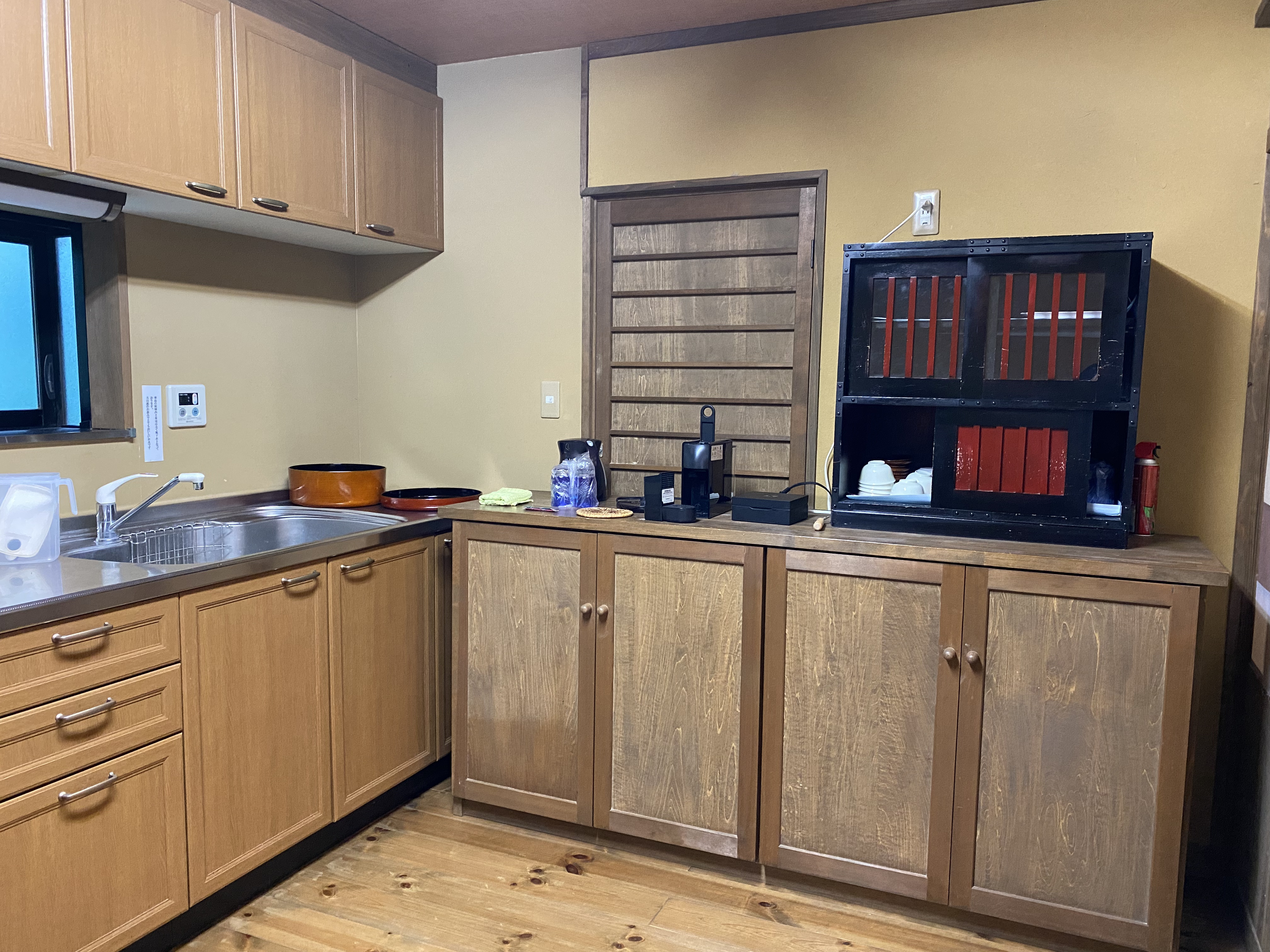 【離れ_メゾネット】和室4間・リビング・岩露天風呂・内湯