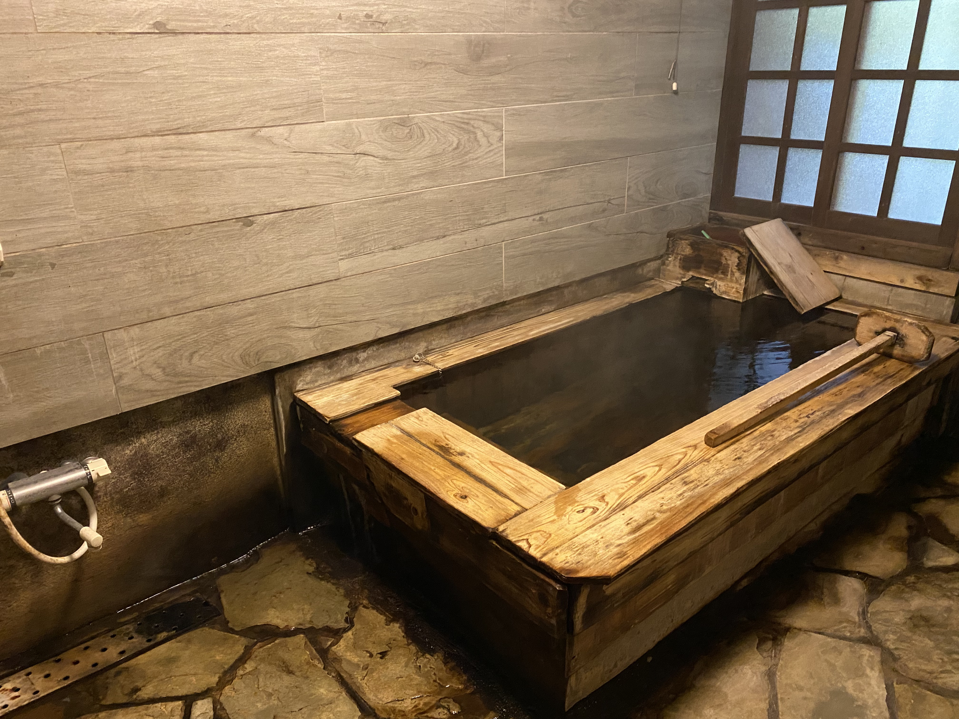 【離れ_特別室】和室・リビング・寝室・露天岩風呂（渓流沿い）