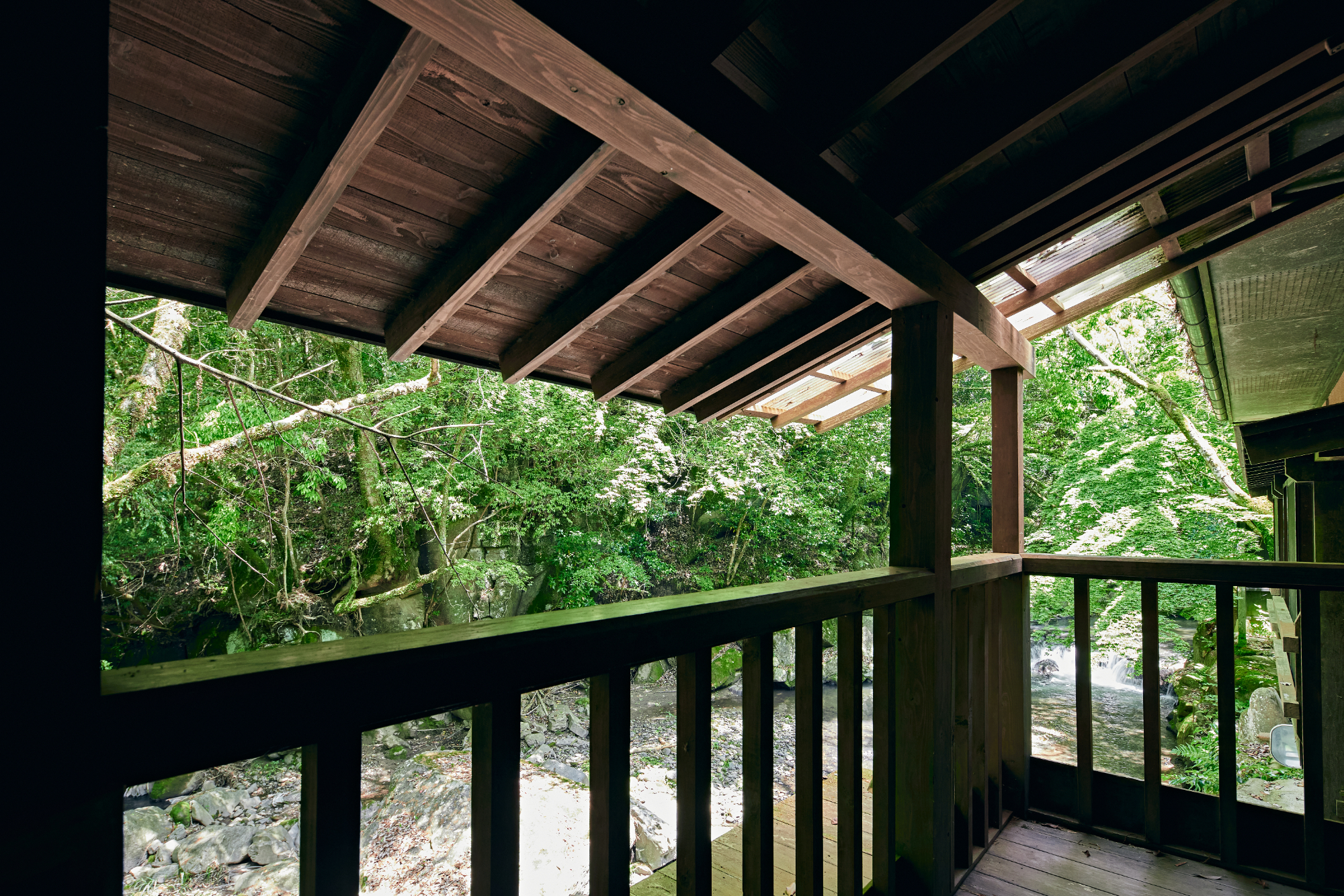 【離れ_準客室】和室・寝室・露天岩風呂（渓流沿い）