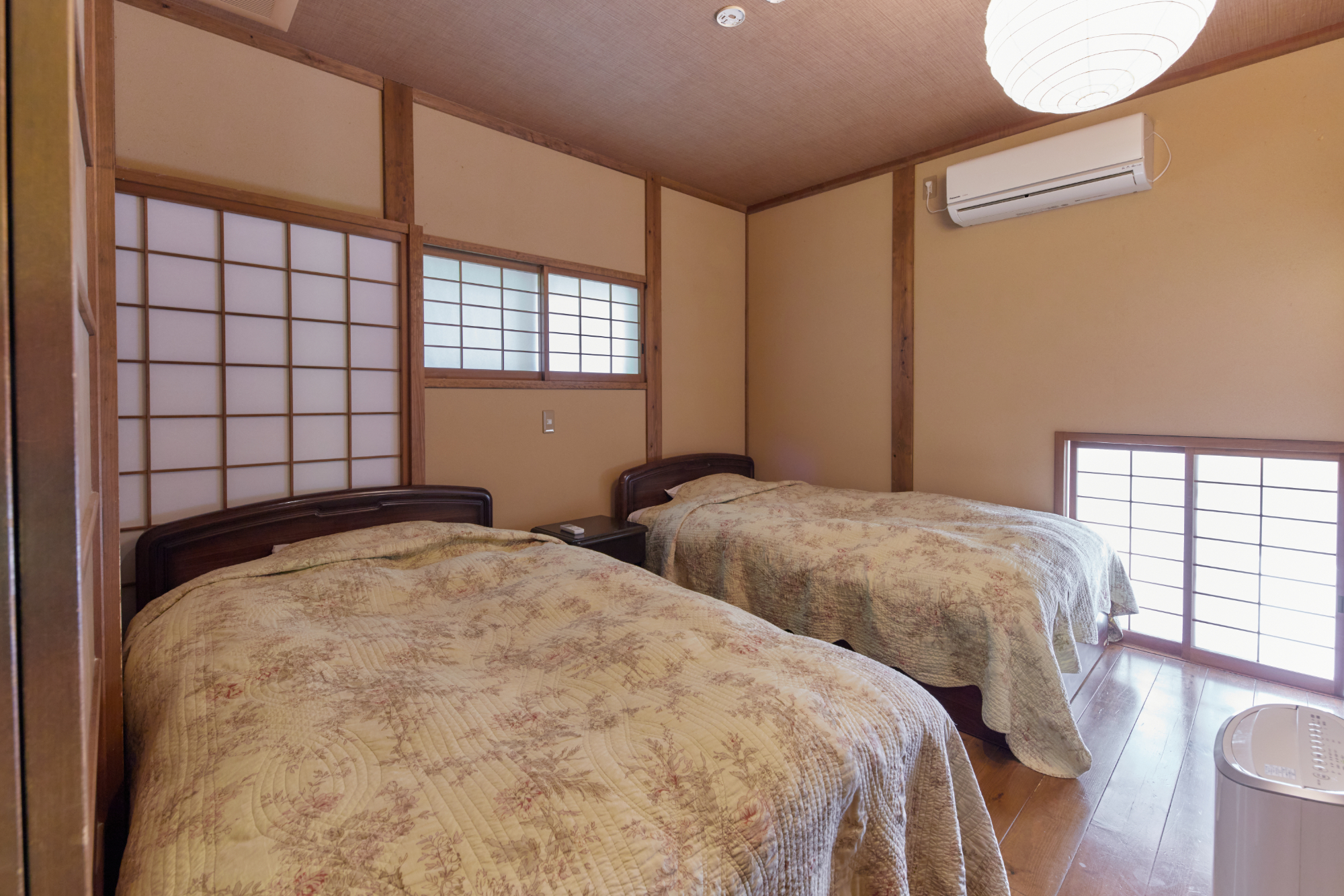 【離れ_和洋室】和室・寝室・露天岩風呂