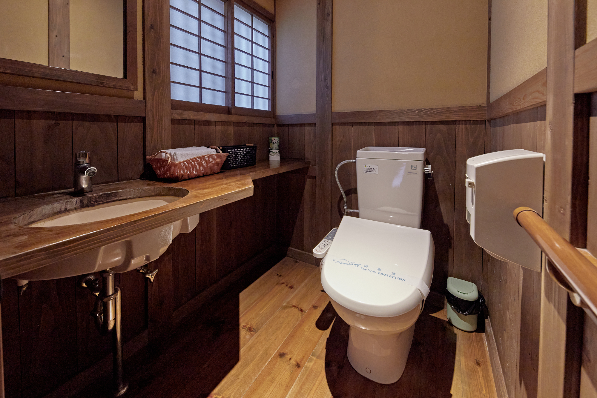 【離れ_メゾネット】和室4間・リビング・岩露天風呂・内湯