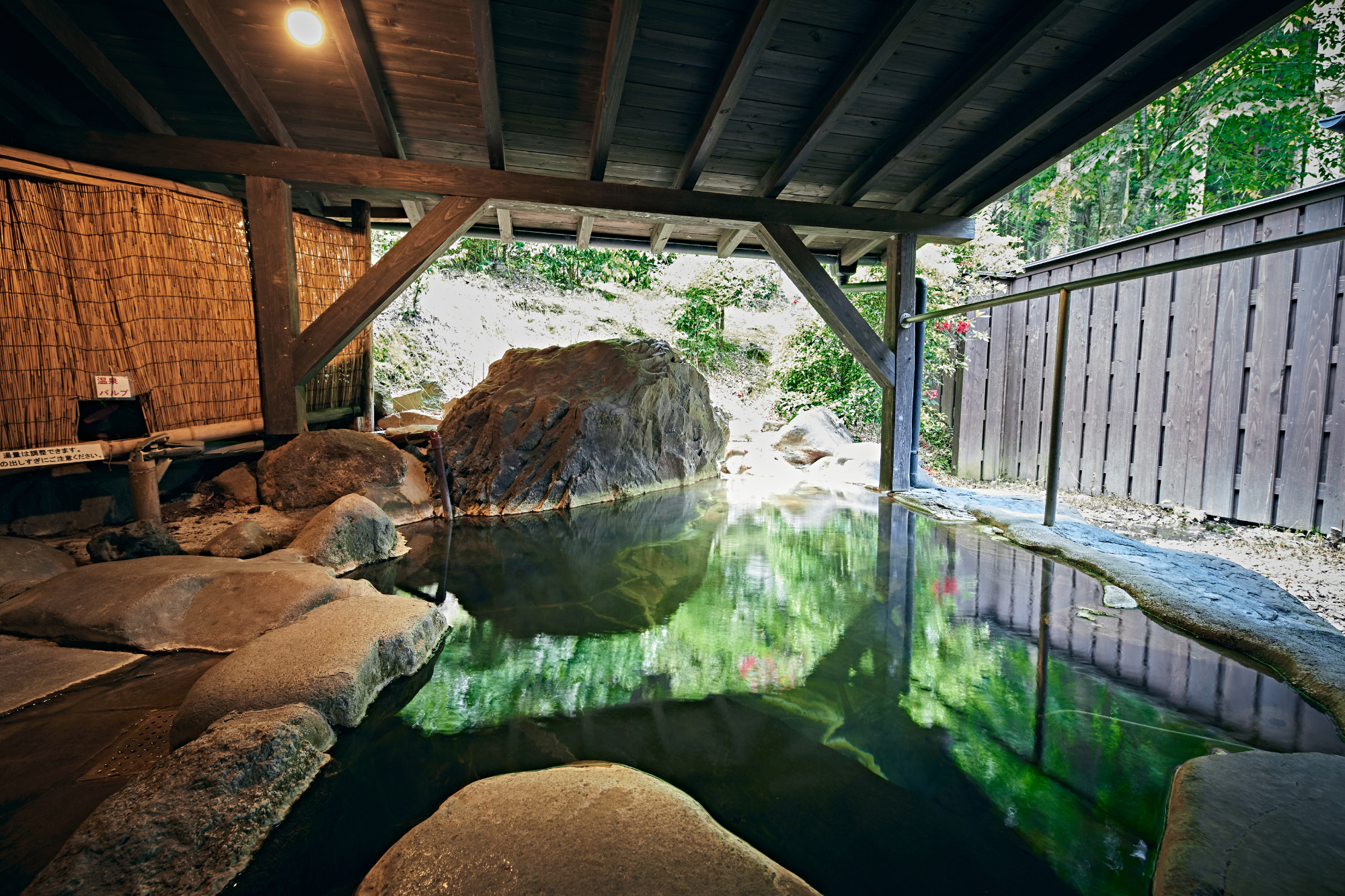 【離れ_B】和室2間・露天岩風呂・テラス