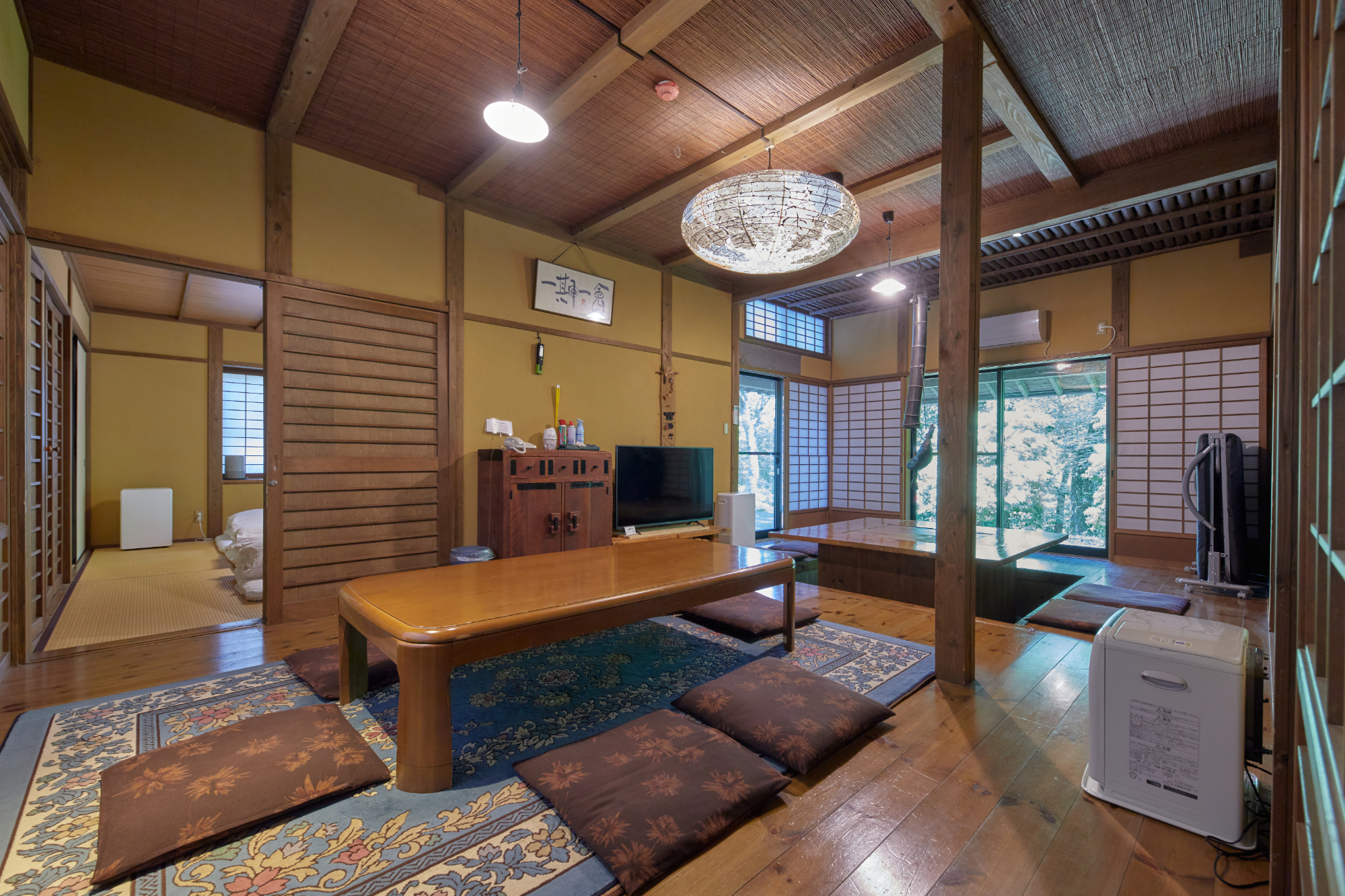 【離れ_メゾネット】和室4間・リビング・岩露天風呂・内湯