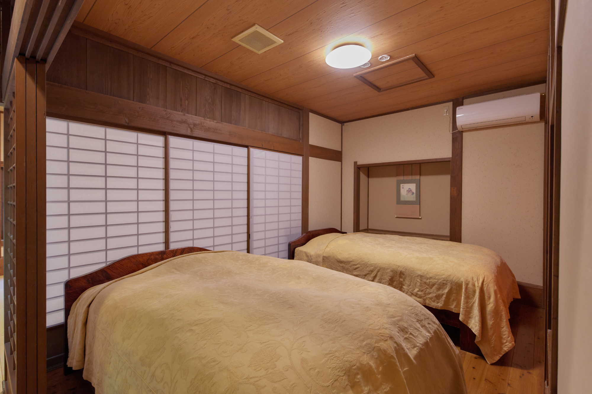 【離れ_準客室】和室・寝室・露天岩風呂（渓流沿い）