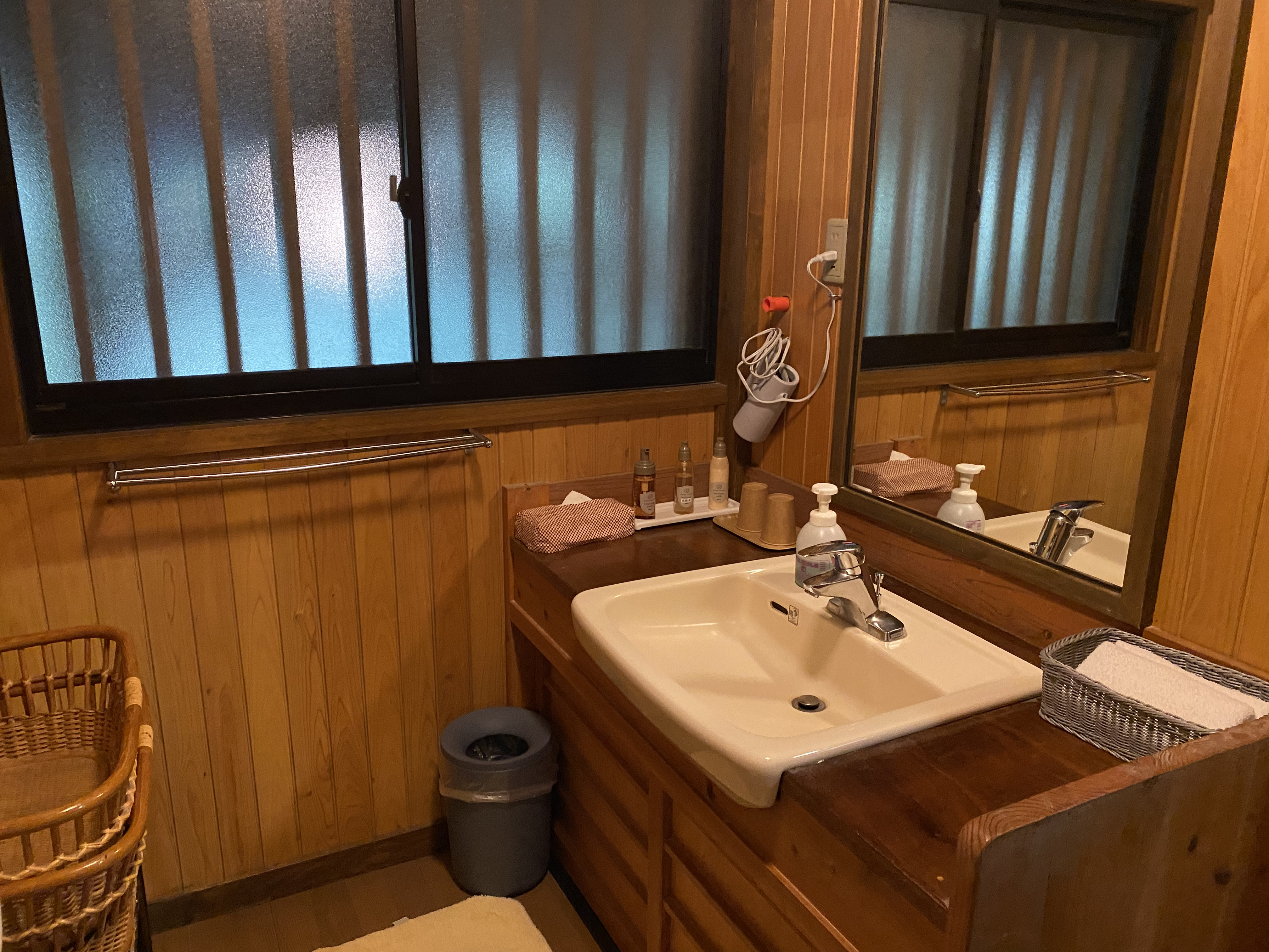 【離れ_特別室】和室・リビング・寝室・露天岩風呂（渓流沿い）