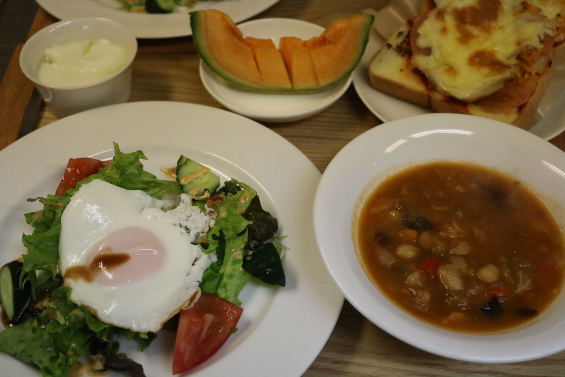 朝食