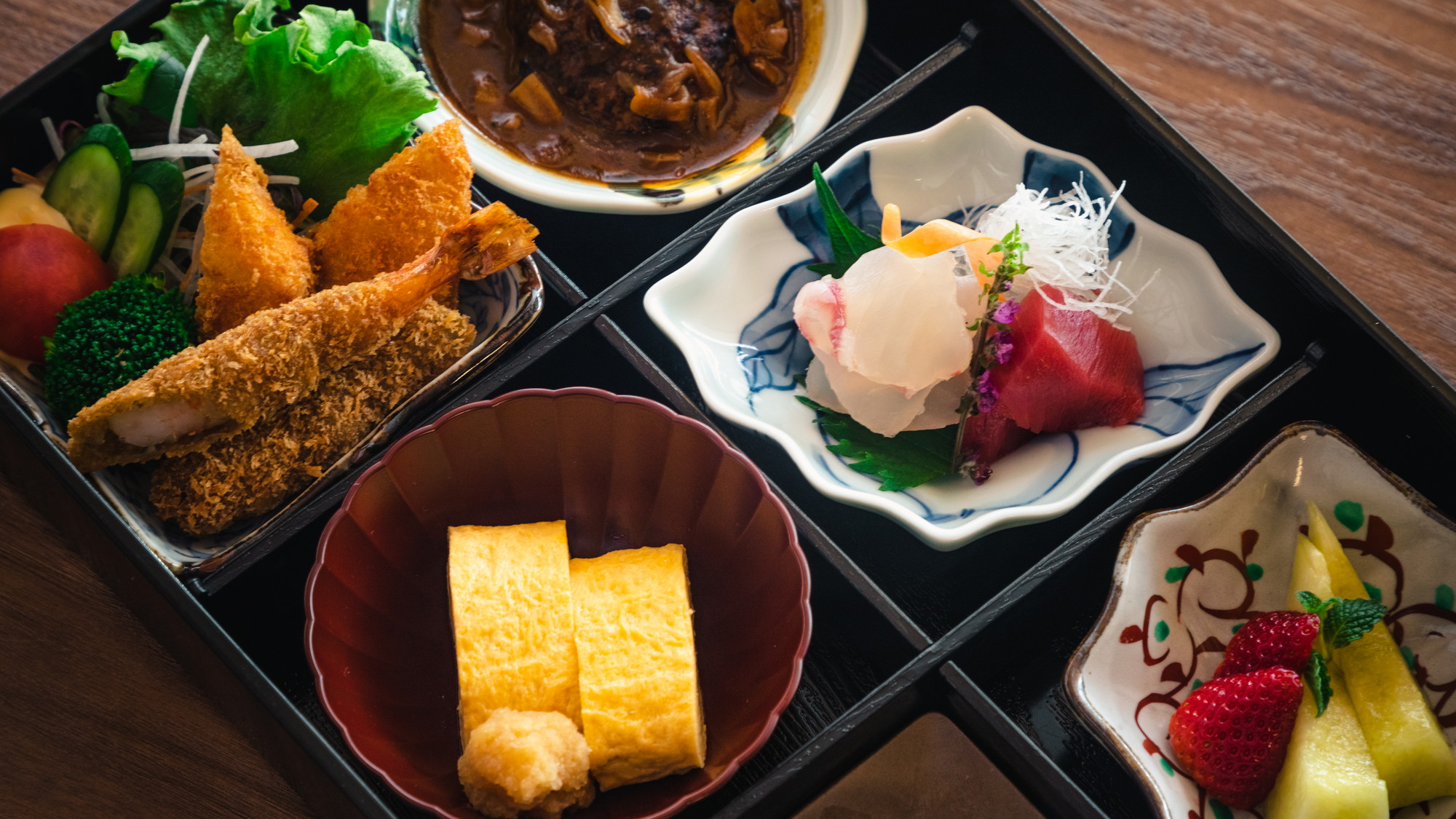 お子様用食事の松花堂弁当