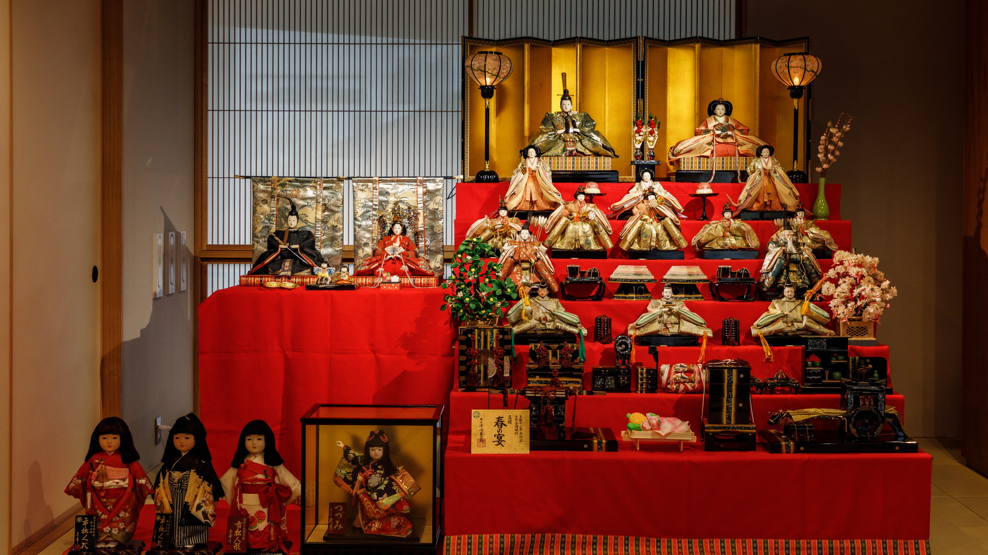 べにやのひな人形