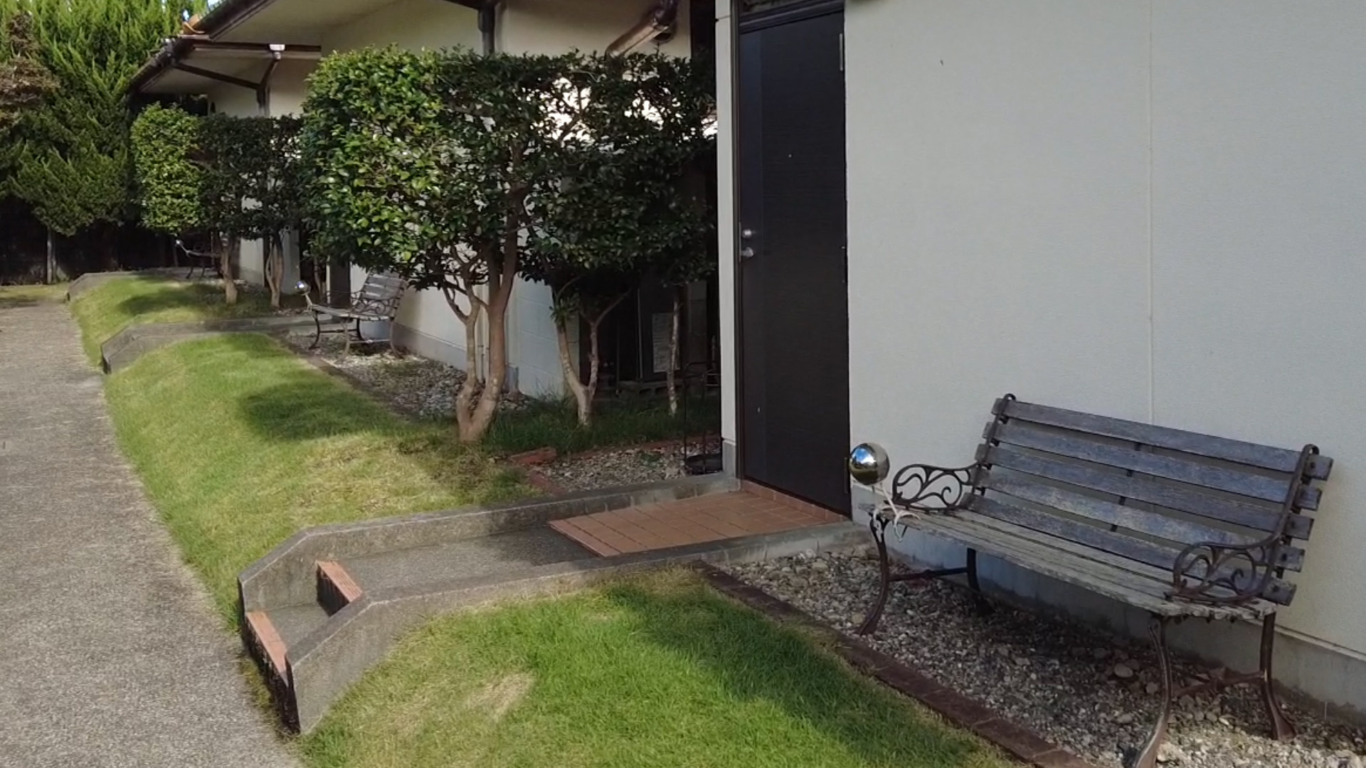 お煙草は、お部屋の前ベンチでお願い致します。