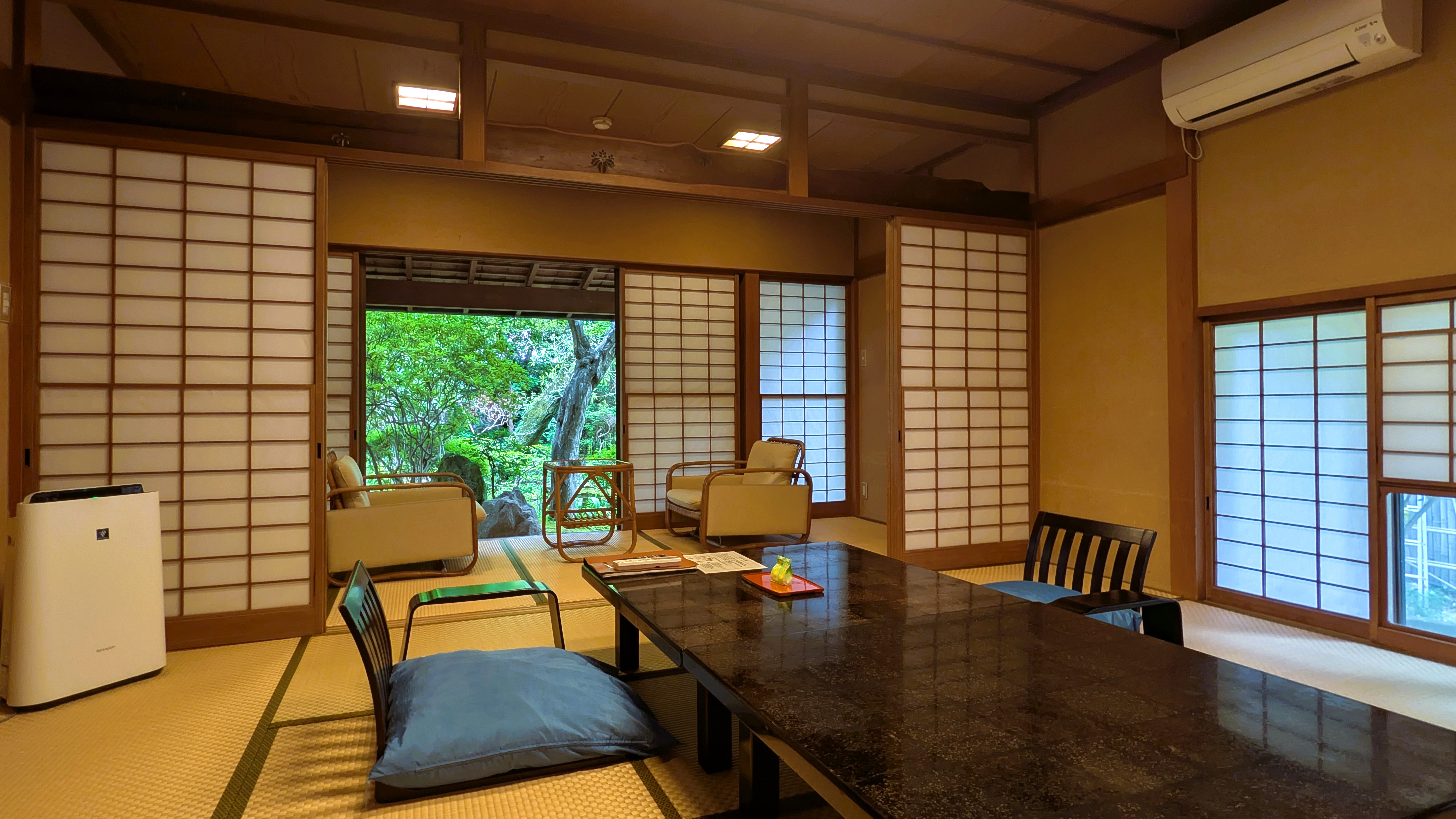 【露天風呂付き客室】「桃山」露天風呂は小さいですが、豪華なお部屋です。