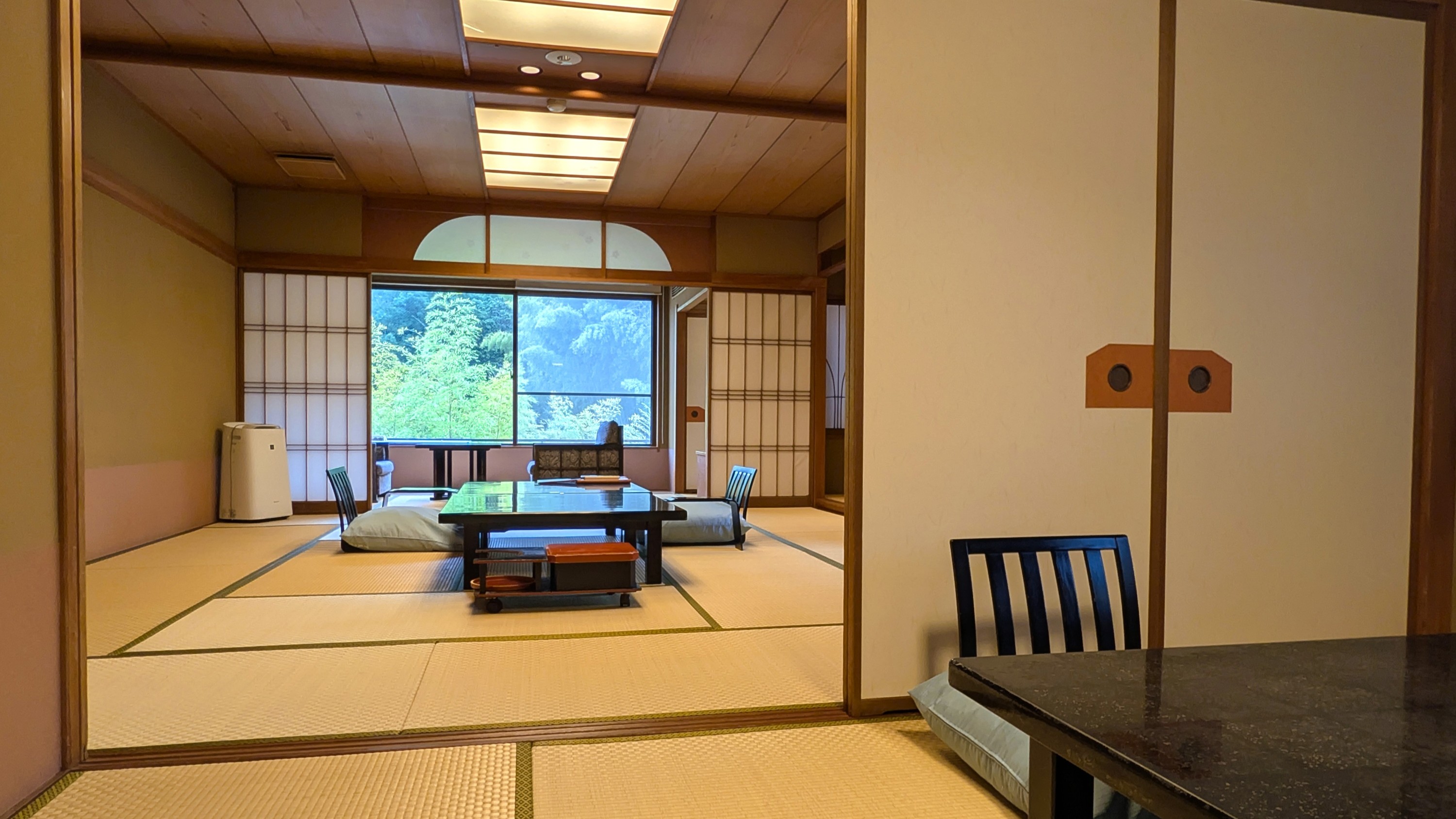 【開春楼の間】広々としているのでお子様連れのお客様からも人気のお部屋です。