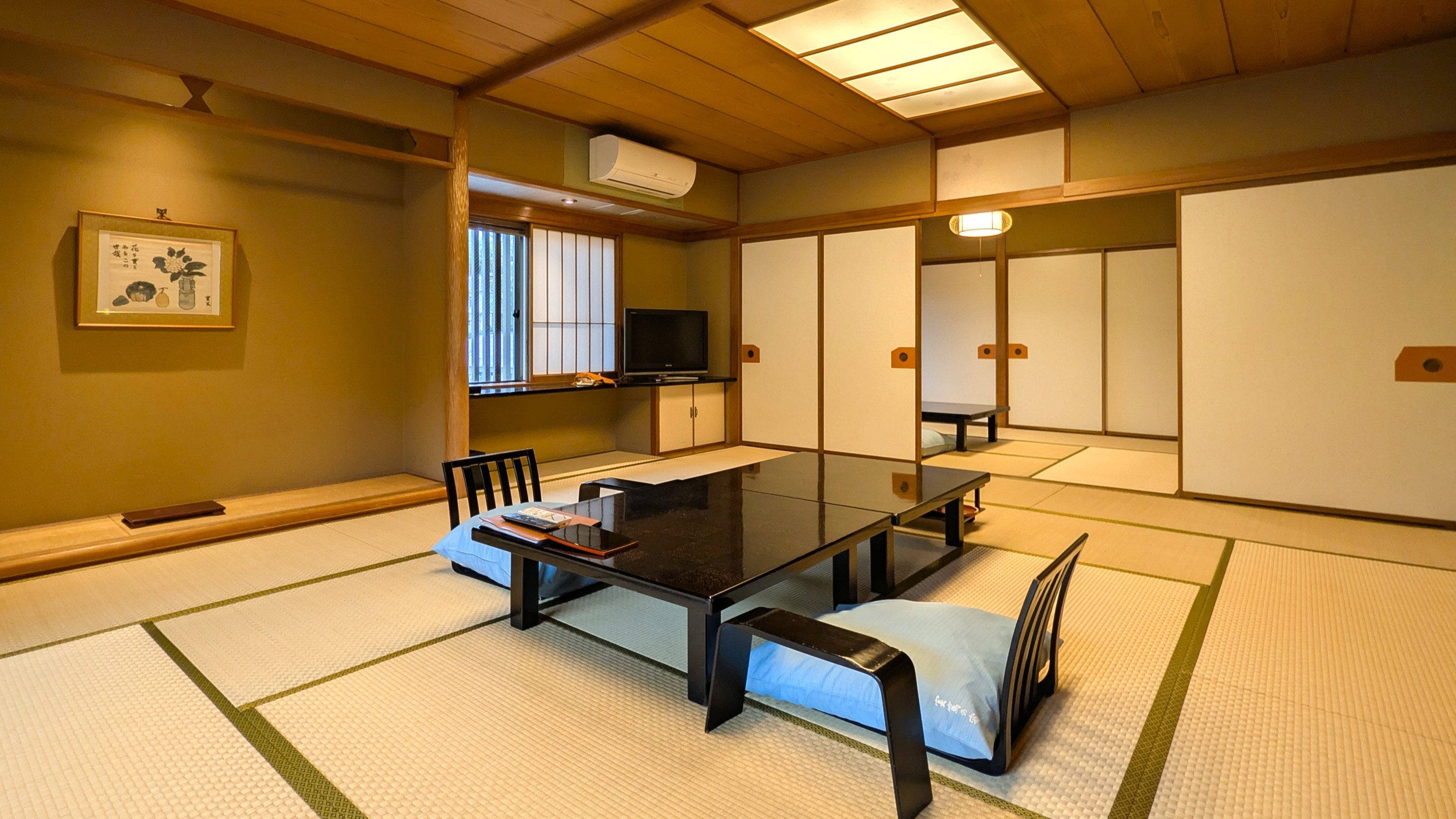 【開春楼の間】広々としているのでお子様連れのお客様からも人気のお部屋です。
