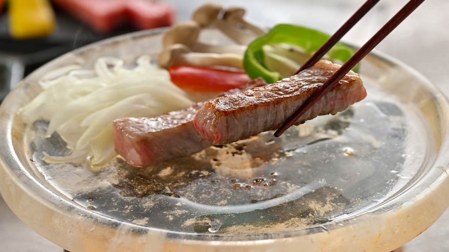 【お手頃UPグレード】能登牛の一口ステーキ懐石〜水晶プレートで焼いて頂く素材の凝縮された旨み