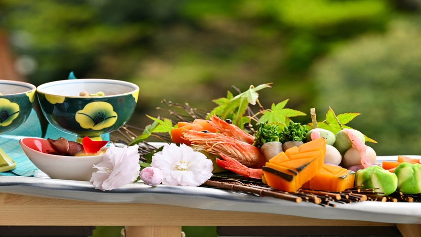 【定番ベストセラー】旬を味わう「月替り懐石」〜魯山人ゆかりの宿で歴史と美食にふれる旅