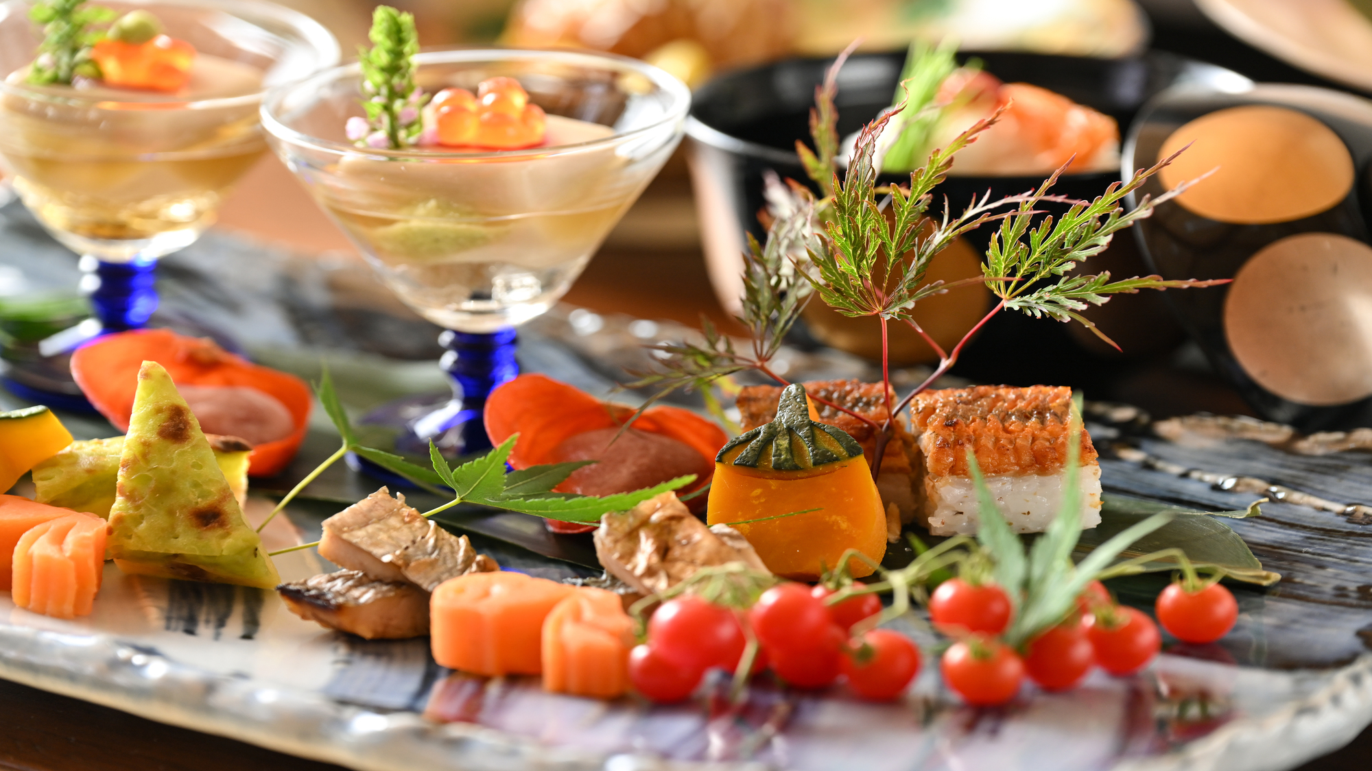 色鮮やかな夏の会席料理の一例