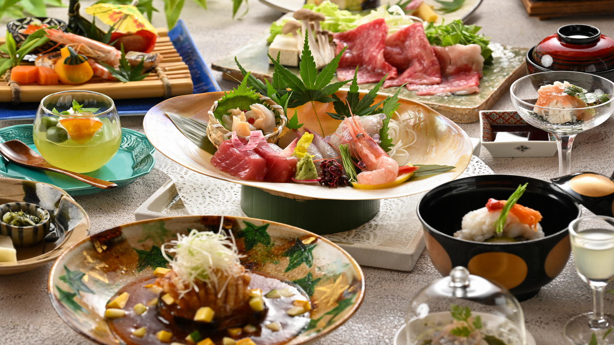 色鮮やかな夏の会席料理の一例