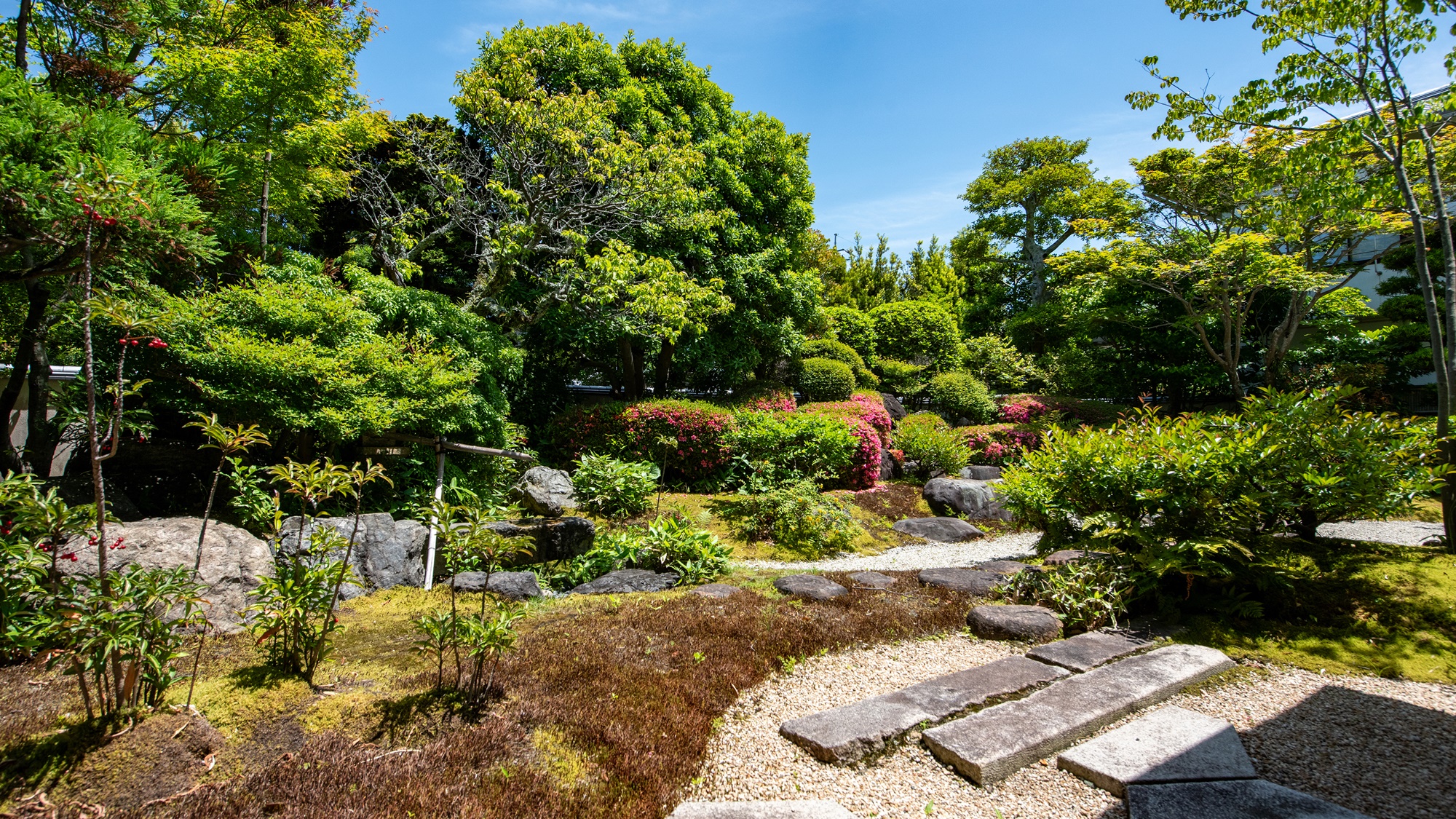 【桂月】京都の庭師によって丹念に整えられた専用庭園は日本の伝統的な美が凝縮されています。