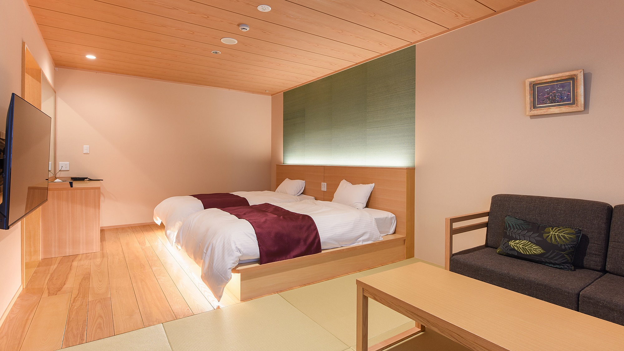 【和洋ツイン新館/一例】2023年春に新設された、ツインベッドとリビングで構成されたお部屋です。