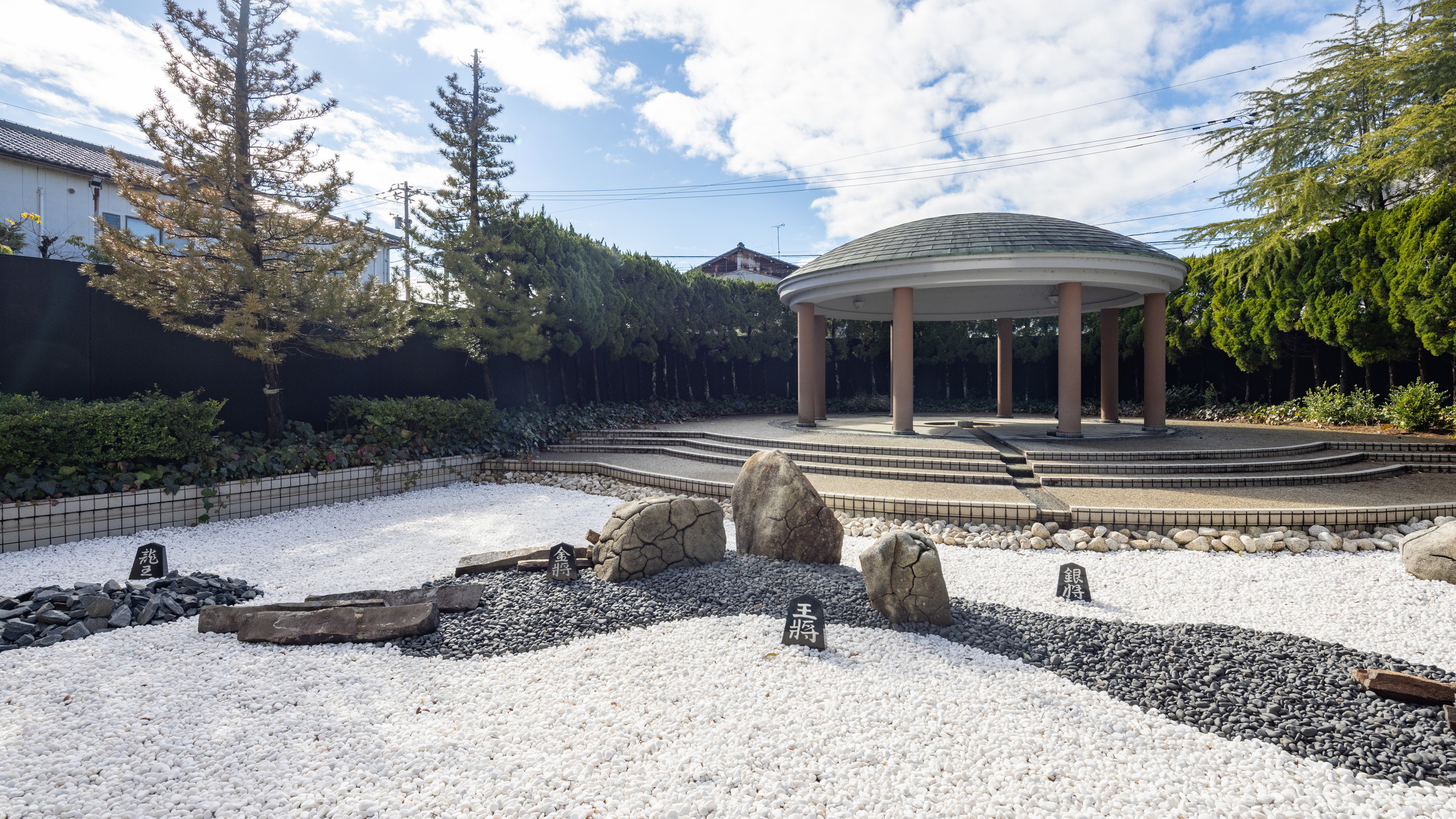 【エントランス】枯山水庭園