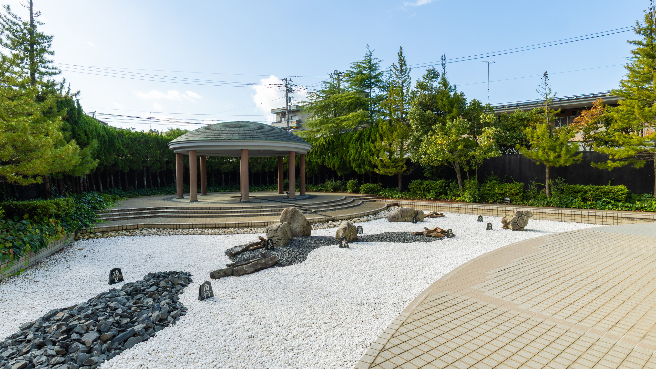 【エントランス】枯山水庭園