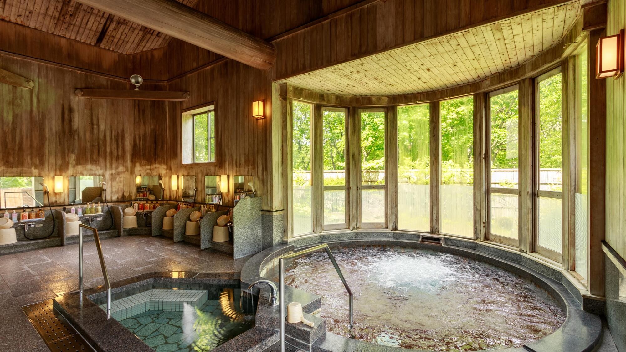 【内風呂】大浴場では、八ヶ岳の湧水を使用