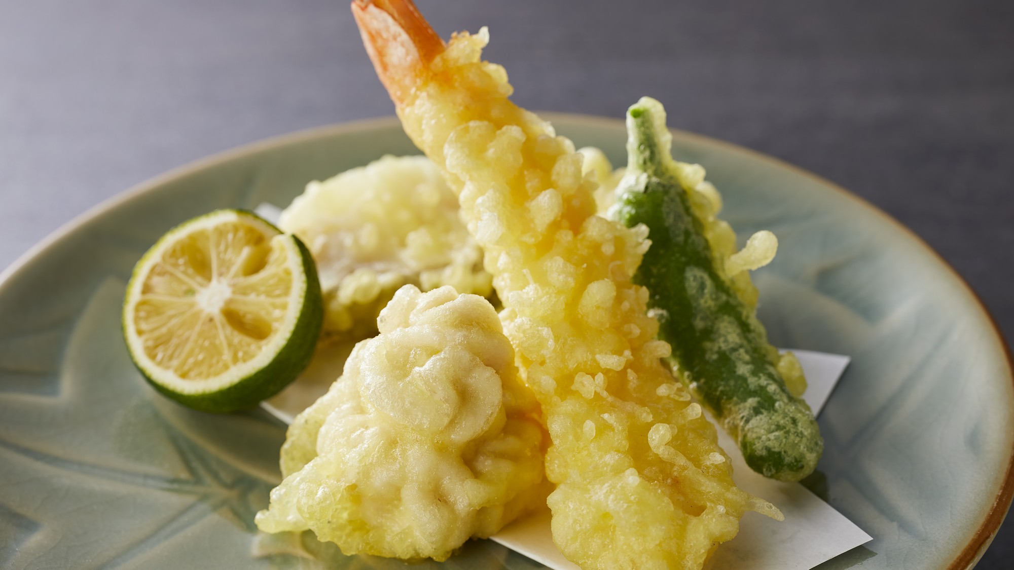 富士桜ポーク紫蘇梅肉挟みと野菜の天ぷら 2025冬メニュー 一例