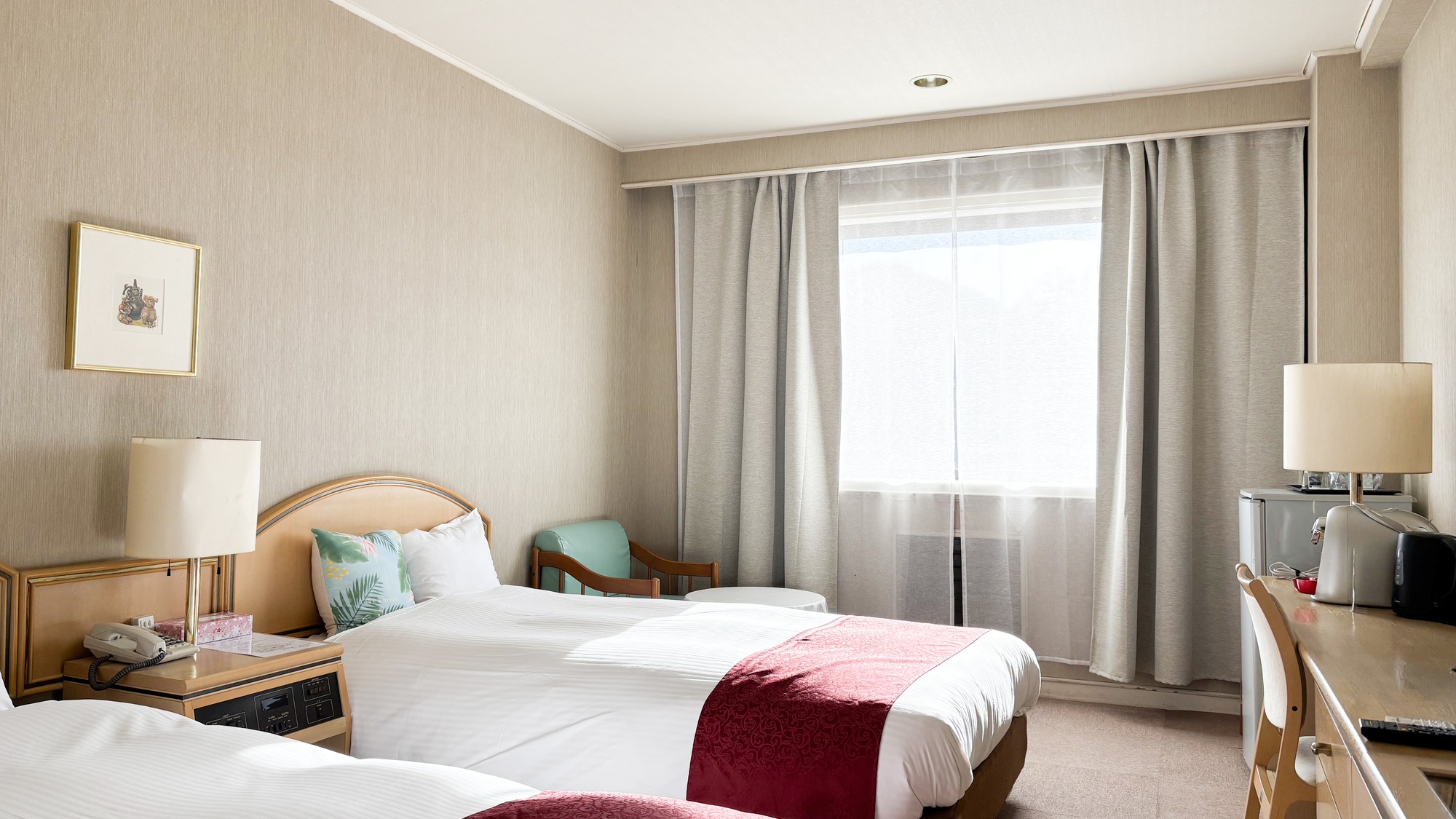 ・【洋室】ツイン 23m&sup2; 無料Wi-Fi バス・トイレ付きです