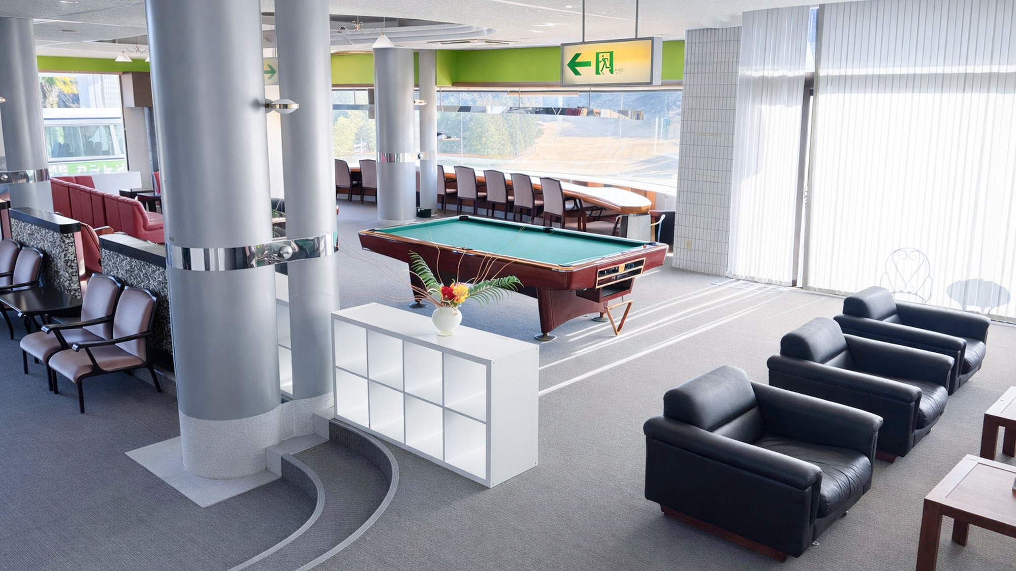 ・【ラウンジ】ゴルフ前後の休憩所としてご利用いただけます