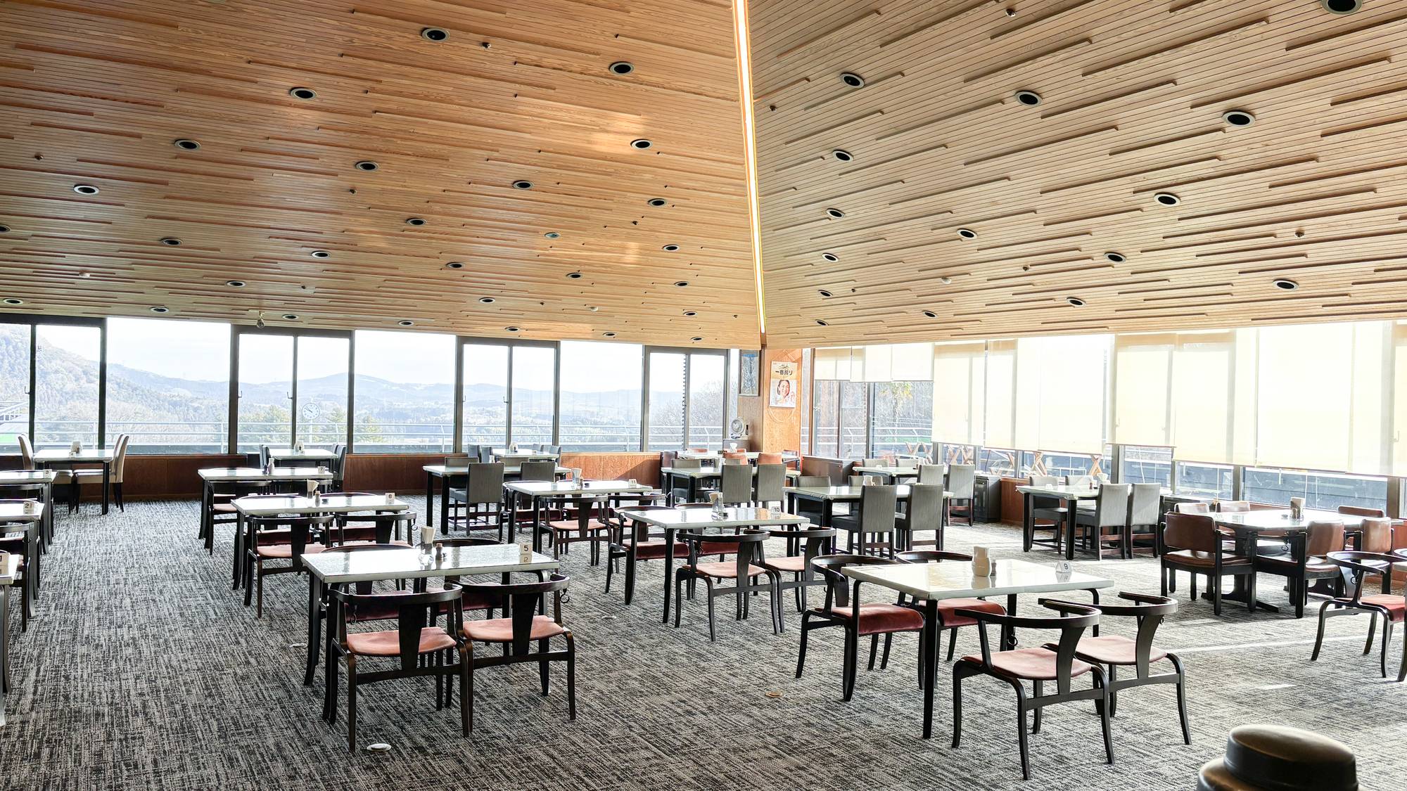 ・【レストラン】朝食会場 光あふれる会場で朝食をゆったり楽しめます