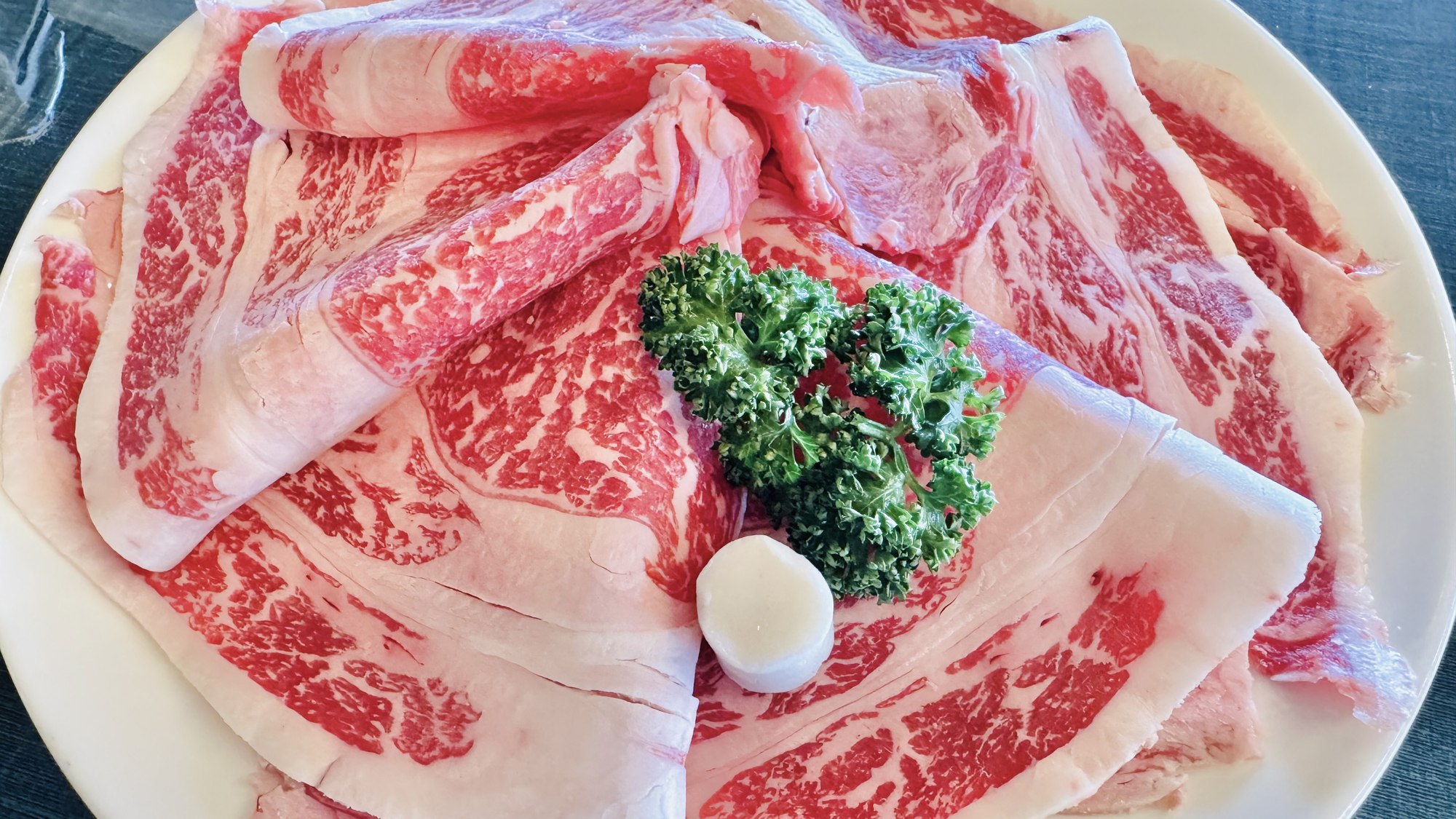 ・【夕食一例】しゃぶしゃぶ 厳選国産牛を1人前200gご用意します