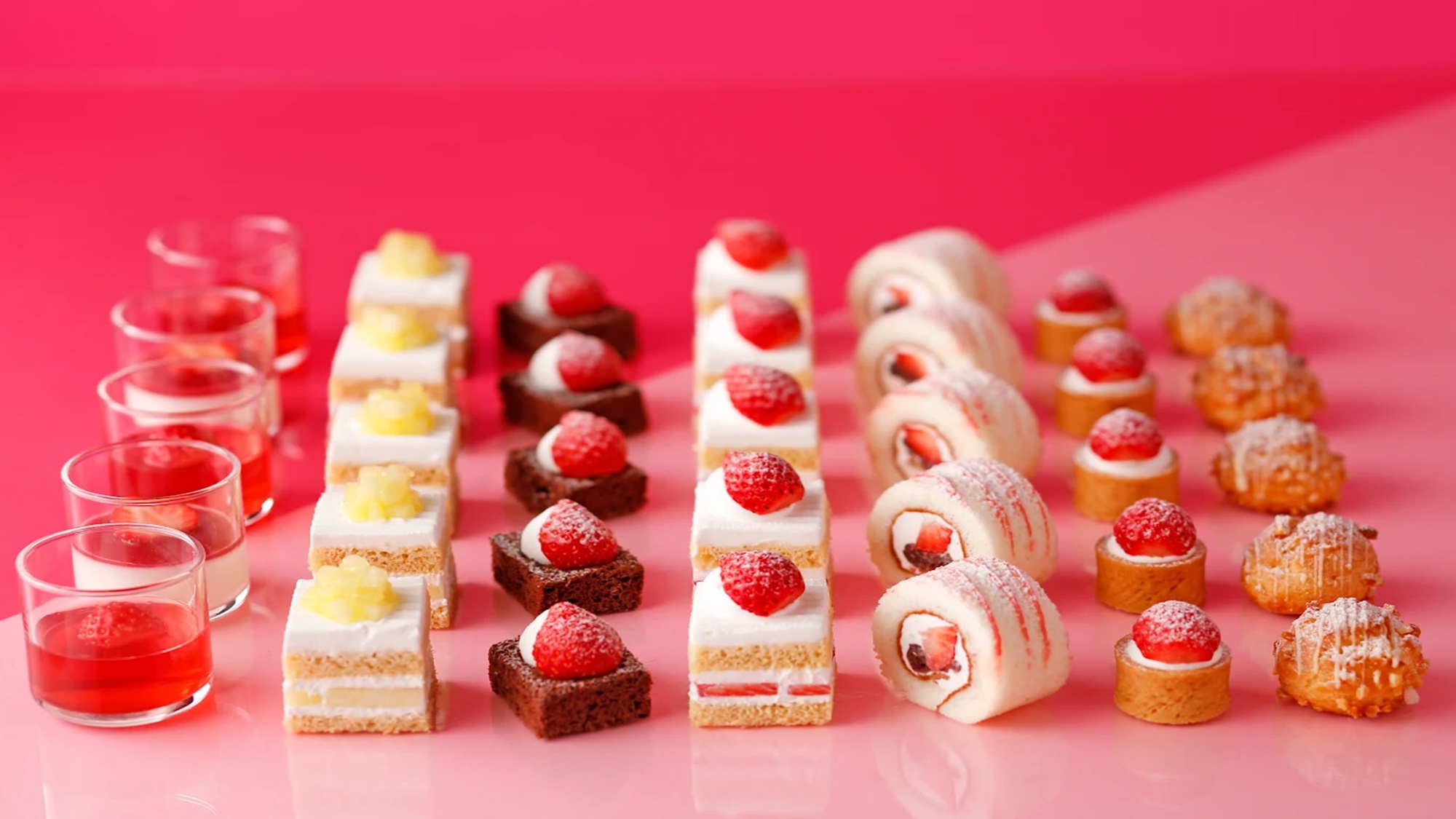 毎年大人気、旬のいちごを使用したスイーツビュッフェを開催！絶景のガーデンビューとともにお愉しみください。