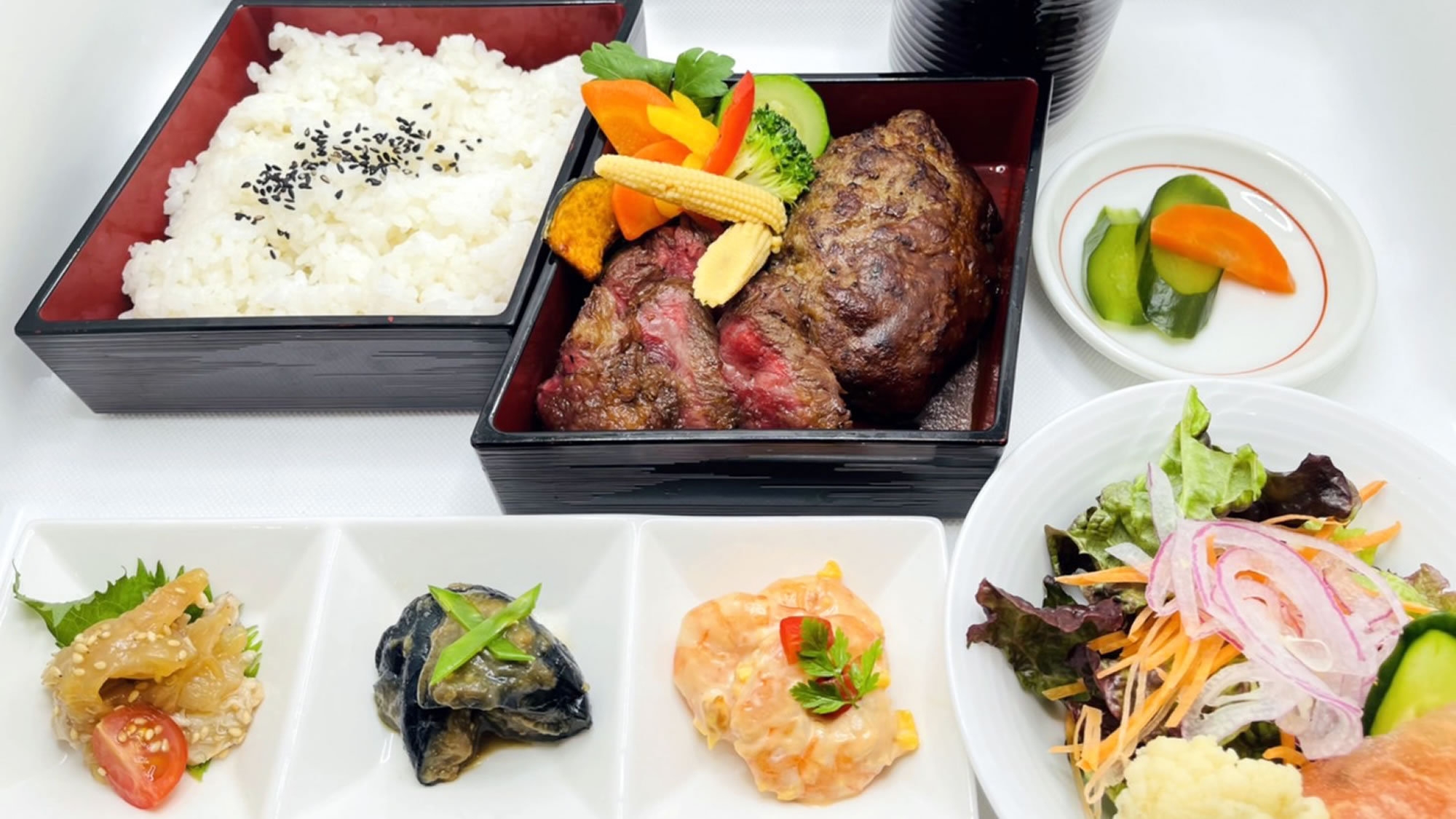 ★クリスマス限定★ルームサービスにクリスマスケーキを添えて