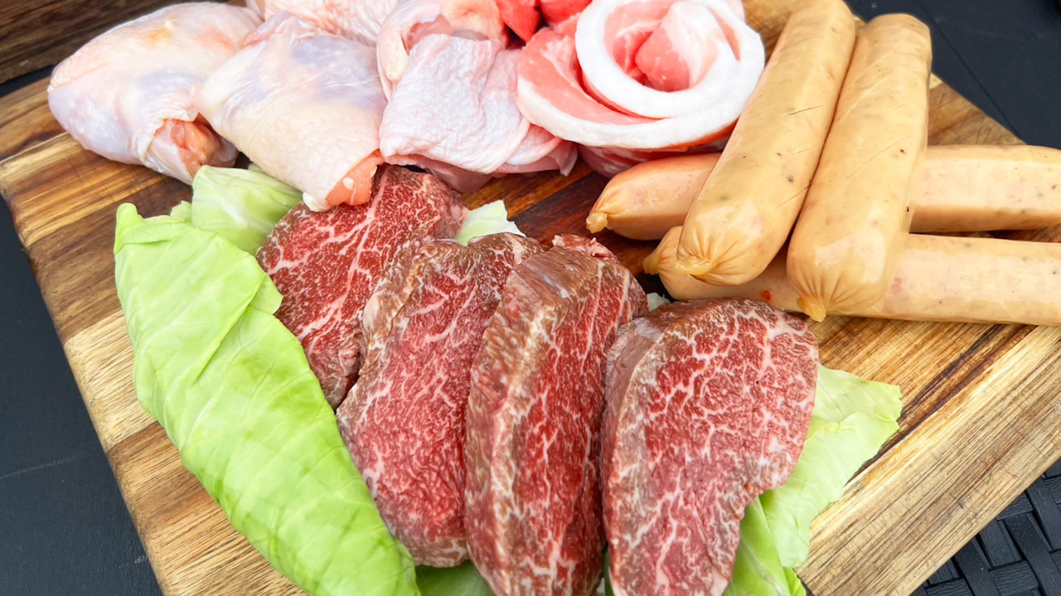 夏休み！緑のテラスでバーベキュー【黒毛和牛など豪華食材】飲み放題付（夕朝食付）